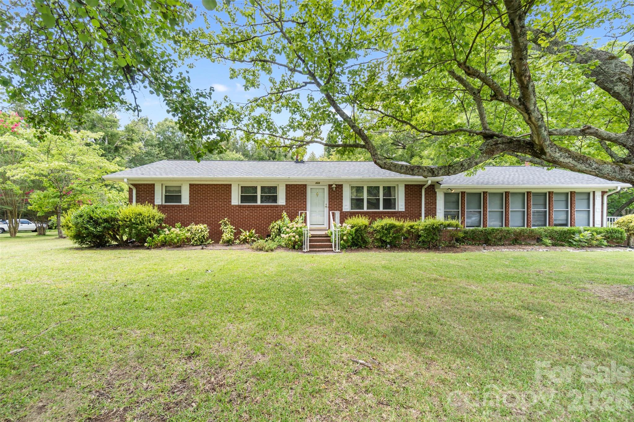 Welcome to 509 Lakeview Dr., where you’ll find this charming full-brick ranch home situated on over an acre of land, offering plenty of space for outdoor activities, gardening, or simply enjoying the peaceful setting from the shade of the spacious back deck.
Inside, a spacious den with a cozy fireplace provides the perfect gathering place for family and friends. The kitchen features ample countertop space and work areas, making meal preparation both convenient and enjoyable. Adjacent to the kitchen is a generous dining area with plenty of room for a large table, ideal for hosting family dinners and entertaining guests.
The formal living room offers endless possibilities—it can serve as a home office, game room, playroom, or additional living space to fit your lifestyle.
Completing the home are three comfortable bedrooms and one and a half bathrooms, making this property a wonderful place to call home.
Come see all that 509 Lakeview Dr. has to offer and discover why it should be your next home