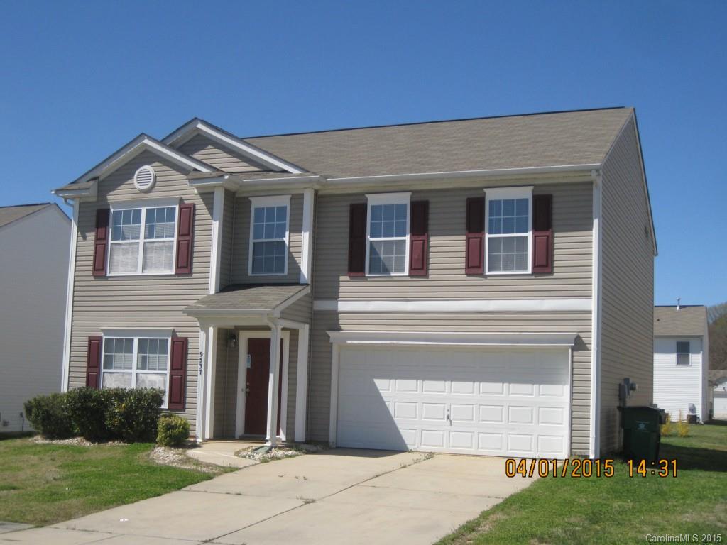 *Special–1 month's rent free* Awesome 3 bedroom/ 2.5 bath house in desirable Eastfield area! Fully equipped kitchen w/ breakfast area. Spacious family room w/ gas logs fireplace. Large Living room/dining room combination. Master suite w/ walk-in closet & full private bath w/ dual sink vanity, garden tub & separate shower. 2 additional bedrooms w/ ample closet space. Large 2nd floor loft area for home office or playroom. Rear patio overlooking level back yard.