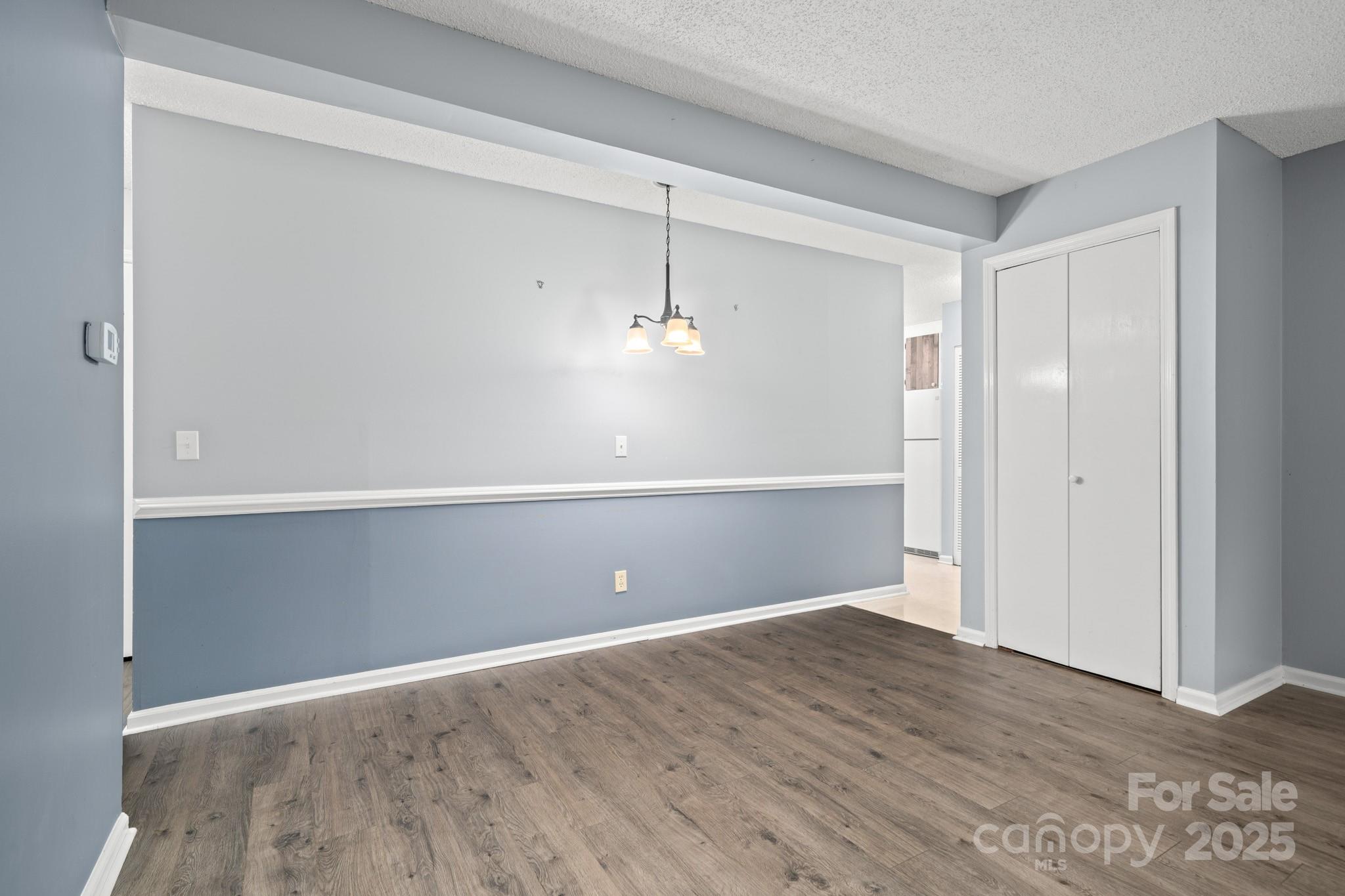 Colonial Manor - Residential