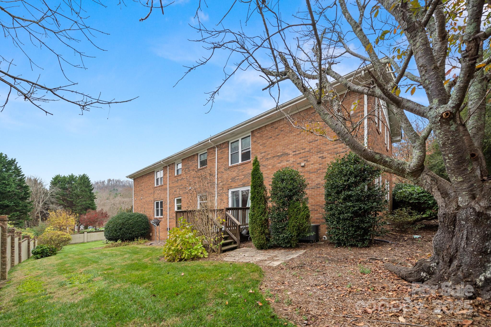 Colonial Manor - Residential