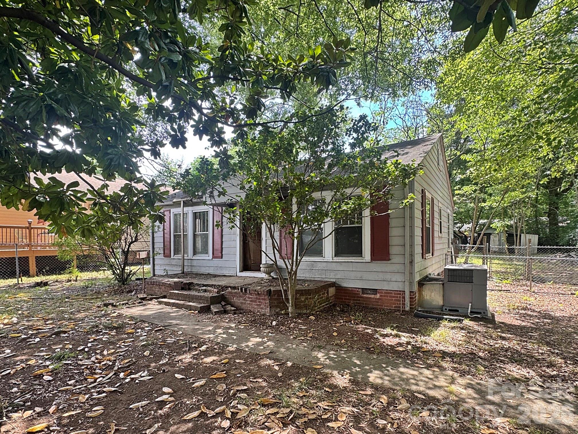 Investor alert! Bring your ideas for this 1 story home located in city limits of Kannapolis, NC. 2806 Royal Ave is a 900 sqft 2 bedroom, 1 bath home built in 1950. Level 0.26 acre lot with fenced backyard and storage sheds. Easy access to major roads and highways. Located 12 miles from Concord Mills mall & Charlotte Motor Speedway. Commute to downtown Charlotte is 25-30 miles. See agent remarks.