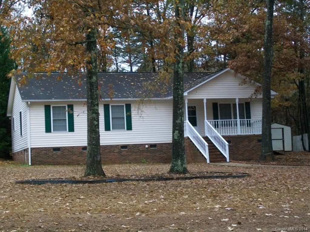Cozy home in Great Shape. 3 Bedroom / 2 Bath, Large deck, wonderful Yard.