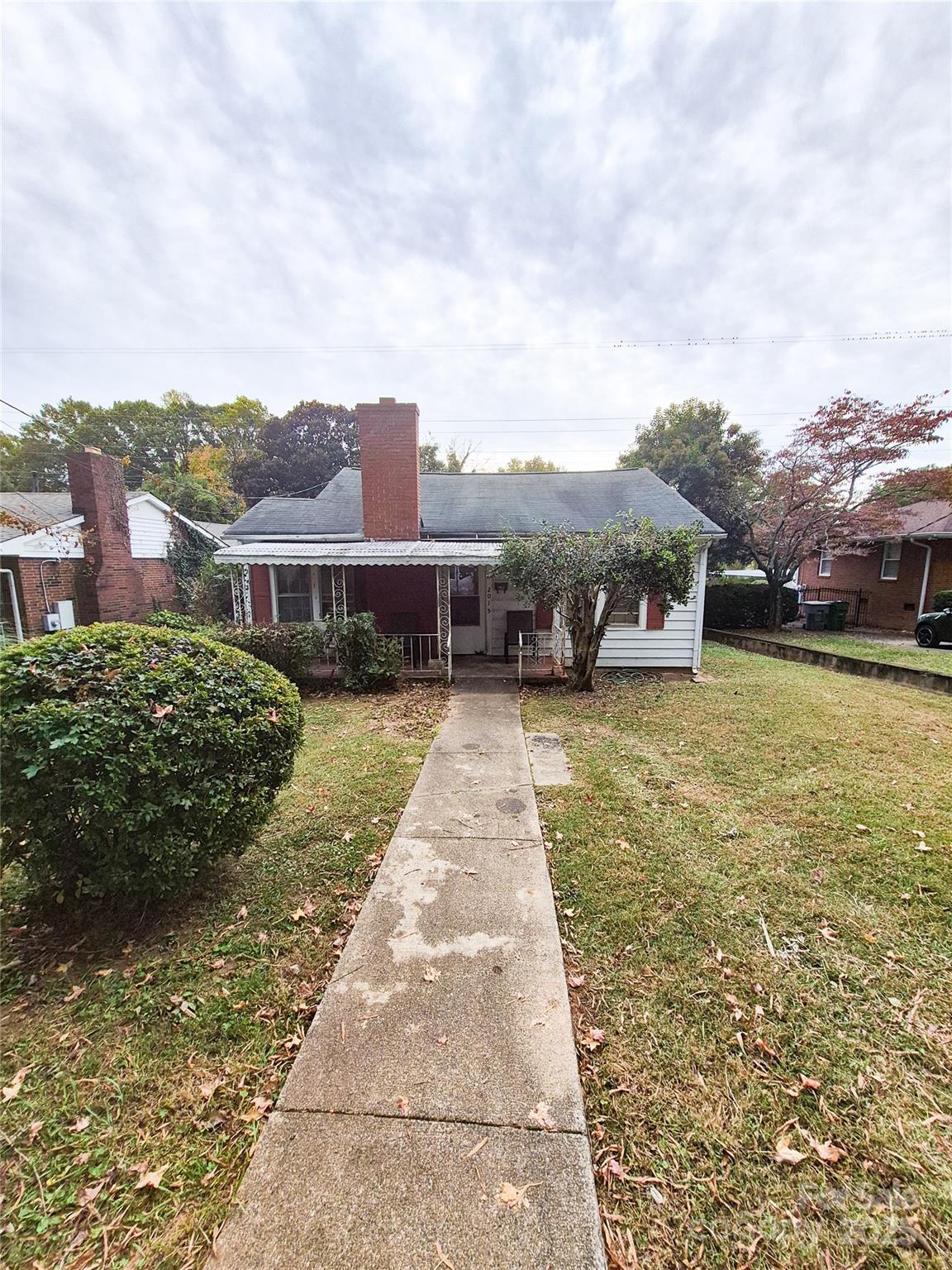 Welcome to Biddleville Heights neighborhood where this 1 story home sits with a cozy private backyard that can be viewed from the rear patio. This home is minutes from the uptown Charlotte area, Spectrum Center, NODA, and the Historic West End area. This is a great opportunity for a fixer upper and/or rental investment.
Property has city code violations for repairs that have been documented by the charlotte city housing code enforcement.  House is in liveable condition. 
Sellers are selling property "AS IS" with no repairs
Furniture in home will convey to buyer