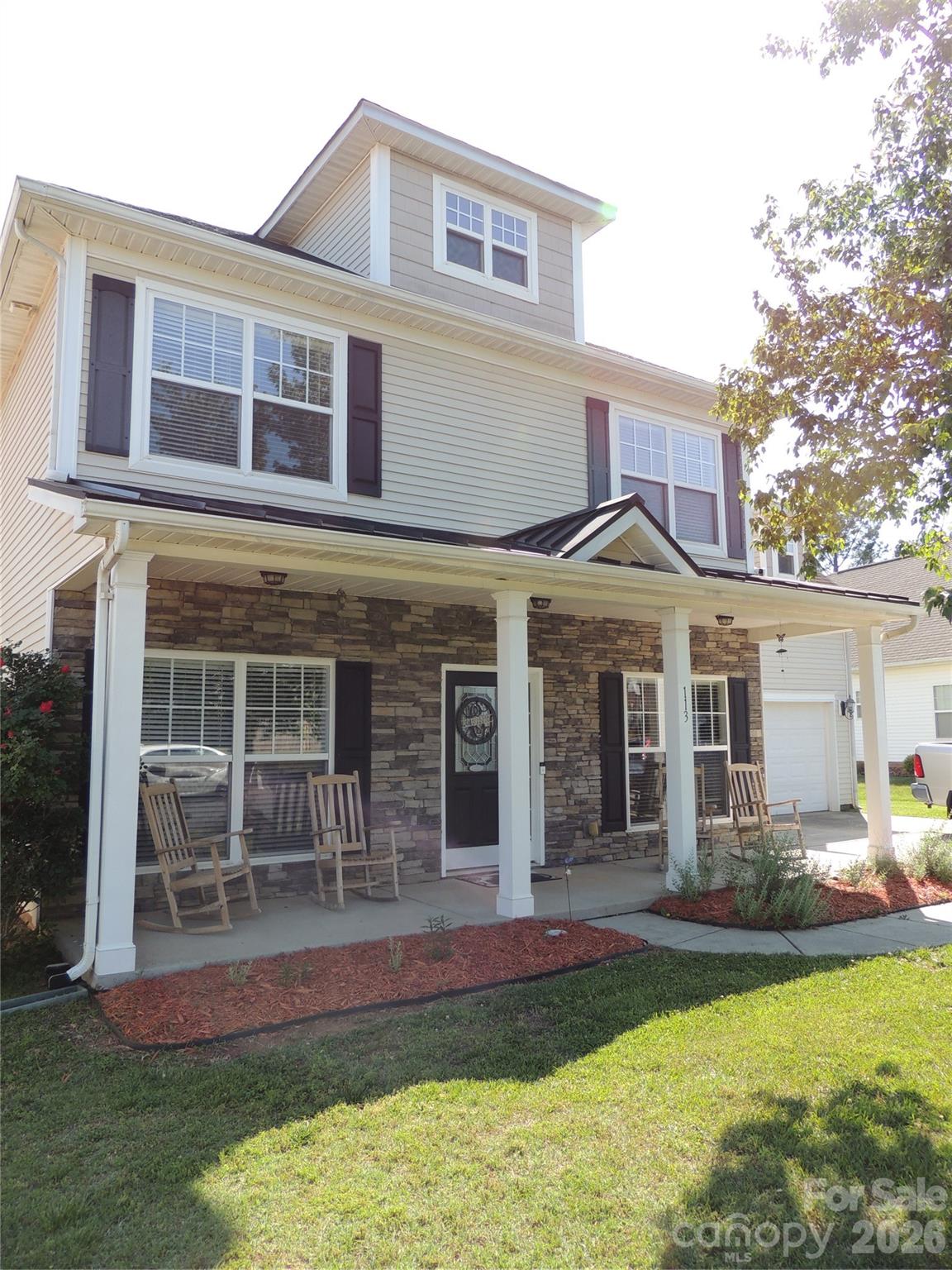 Beautiful house in a quiet neighborhood. Wonderful amenities-pool,clubhouse and recreation area. Large primary bedroom with attached bathroom includes an oversized garden tub and bayed window sitting area. Bayed breakfast area too! Come check it out!