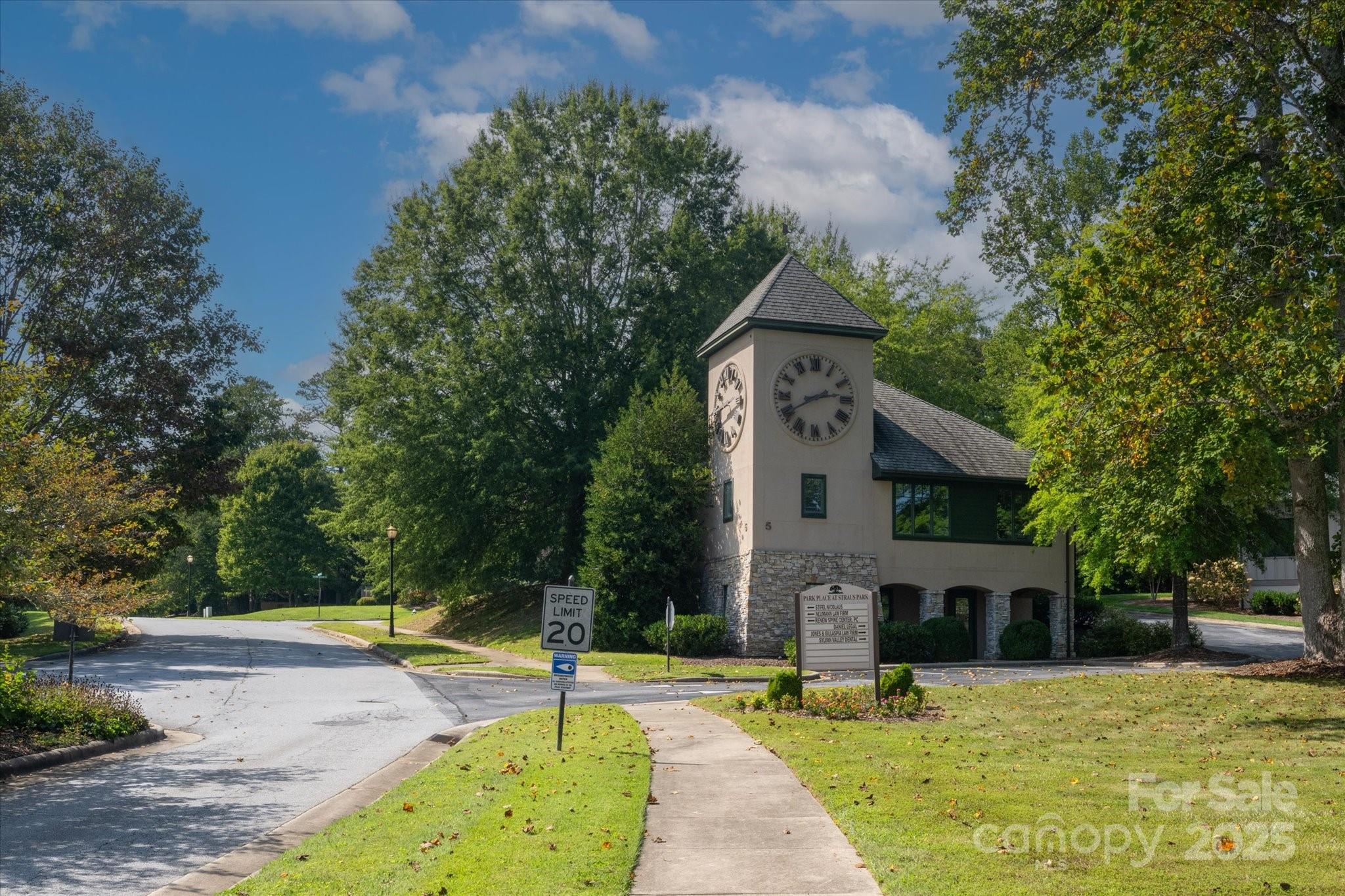 Straus Park - Land