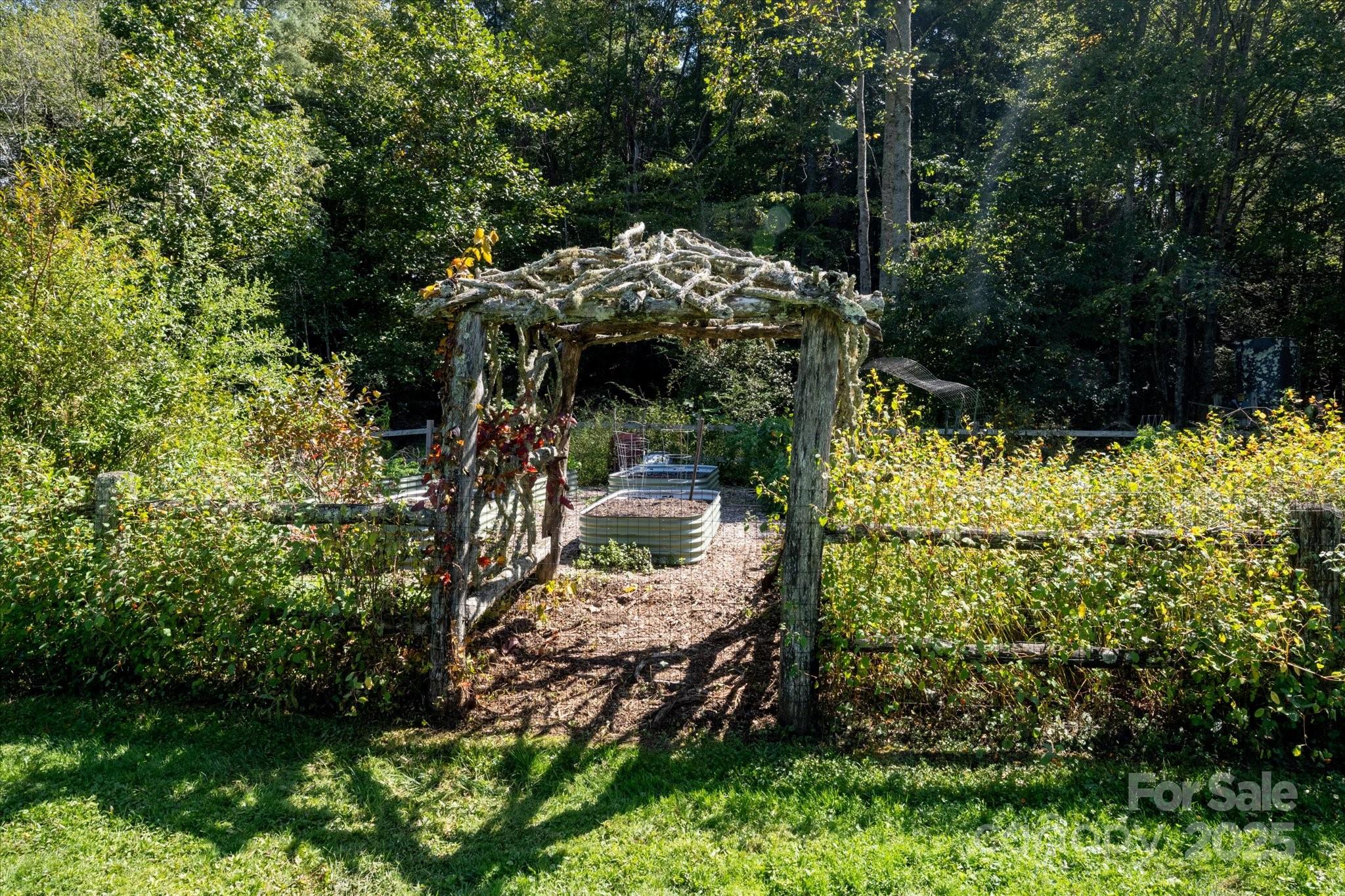 Straus Park - Land