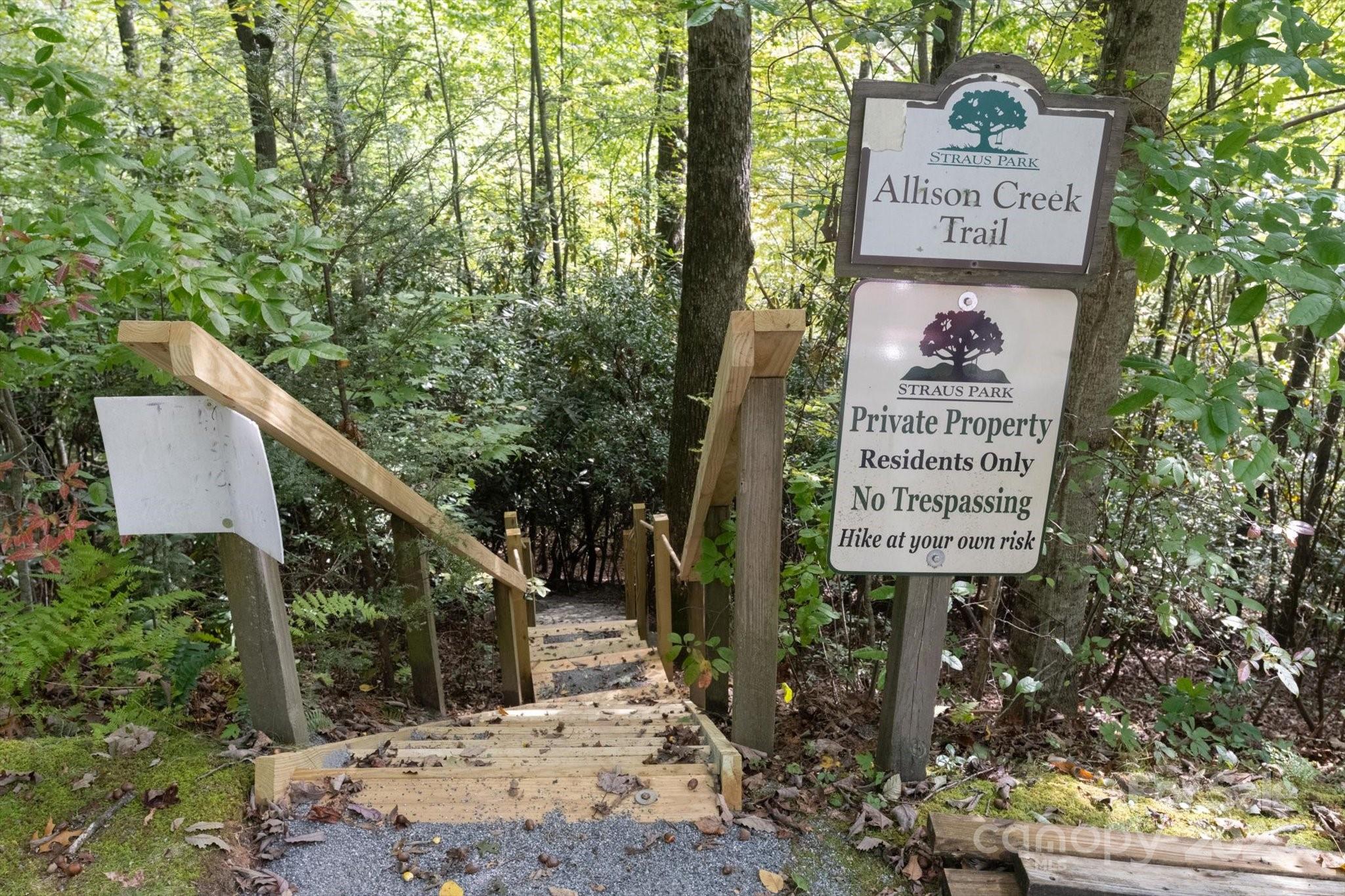 Straus Park - Land