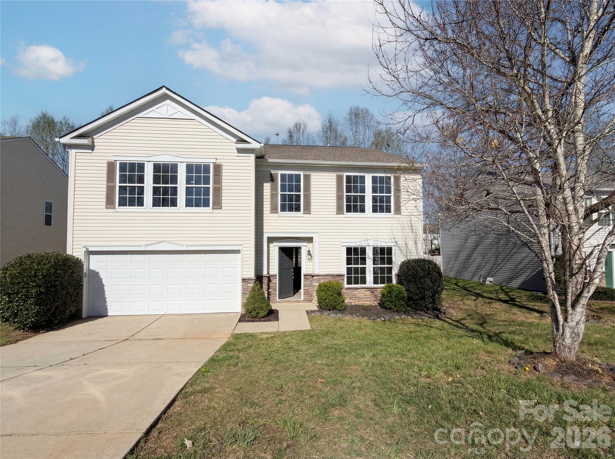 Beautiful home in desirable York County! Located in a quiet community, this well-maintained property offers a
functional layout, spacious living areas, and plenty of natural light throughout. The home features a comfortable
kitchen, inviting living space, and a great outdoor area perfect for relaxing or entertaining. Conveniently located
near shopping, dining, and major roadways. A great opportunity,schedule your showing today!