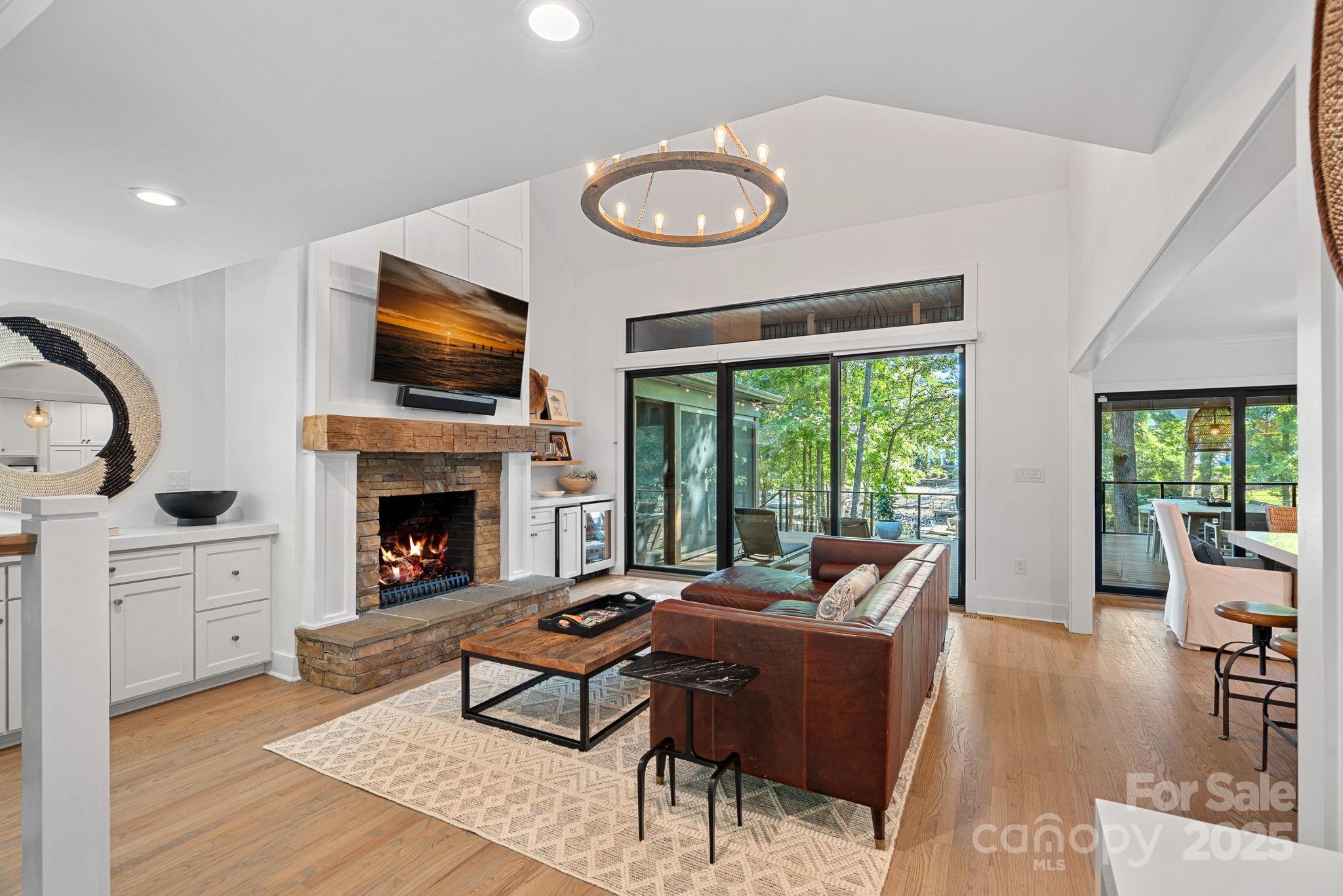 Diane Shores - Residential