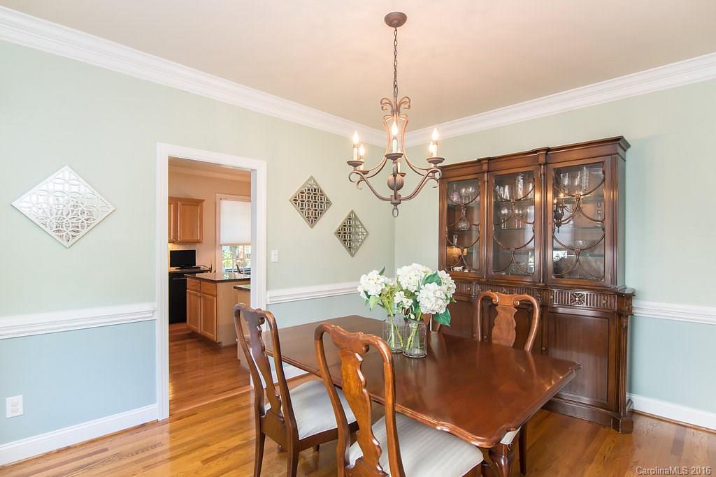 The Oaks On Providence - Residential