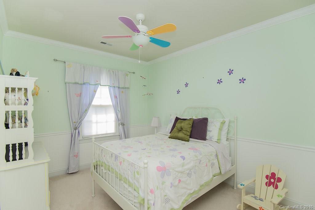 The Oaks On Providence - Residential