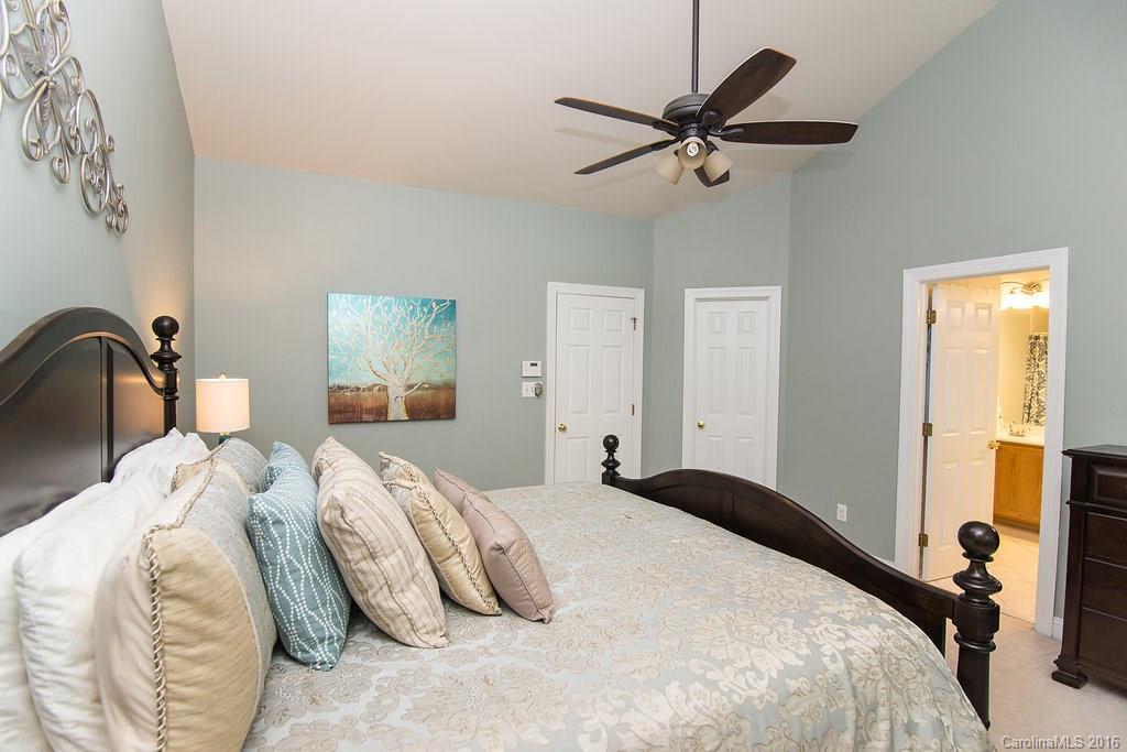 The Oaks On Providence - Residential