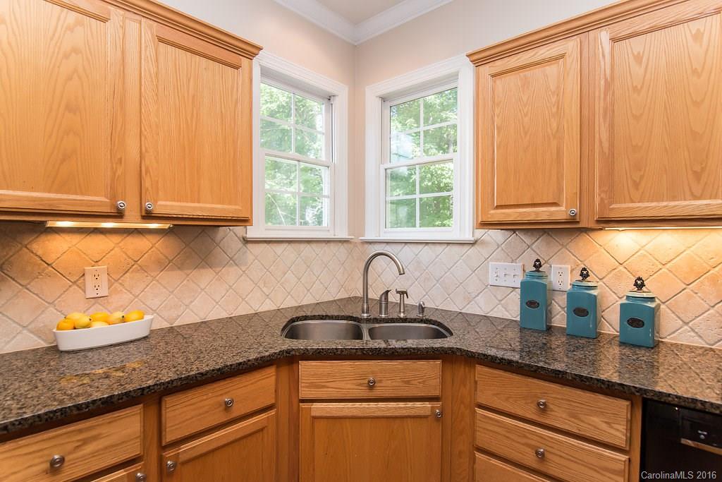 The Oaks On Providence - Residential