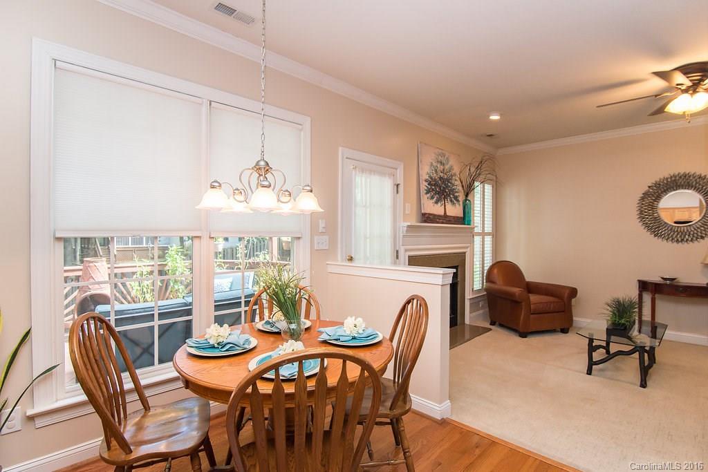 The Oaks On Providence - Residential