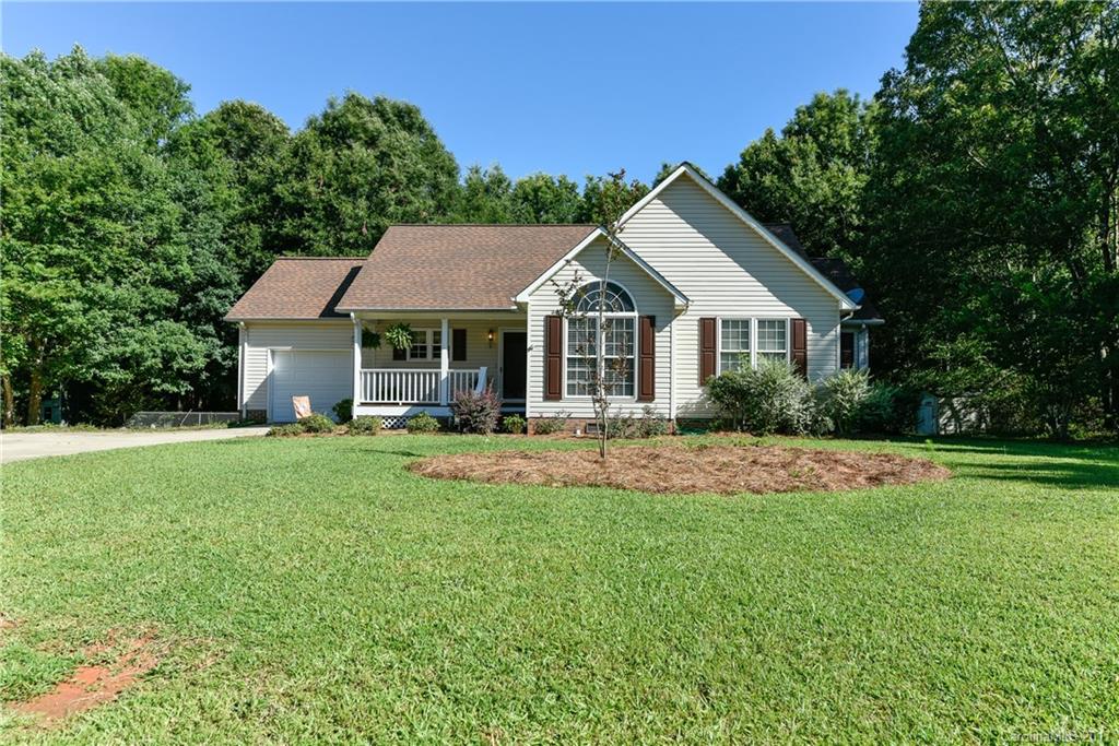 This terrific home is a rare find in the Cimmeron Place neighborhood on a large .8 acre lot!   Features include: open floor plan, ceiling fans, vaulted ceilings, master bedroom with vaulted ceiling,  and large master bath.  Relax out back on the deck overlooking the large, fenced, private, yard. Sought after Buford schools!