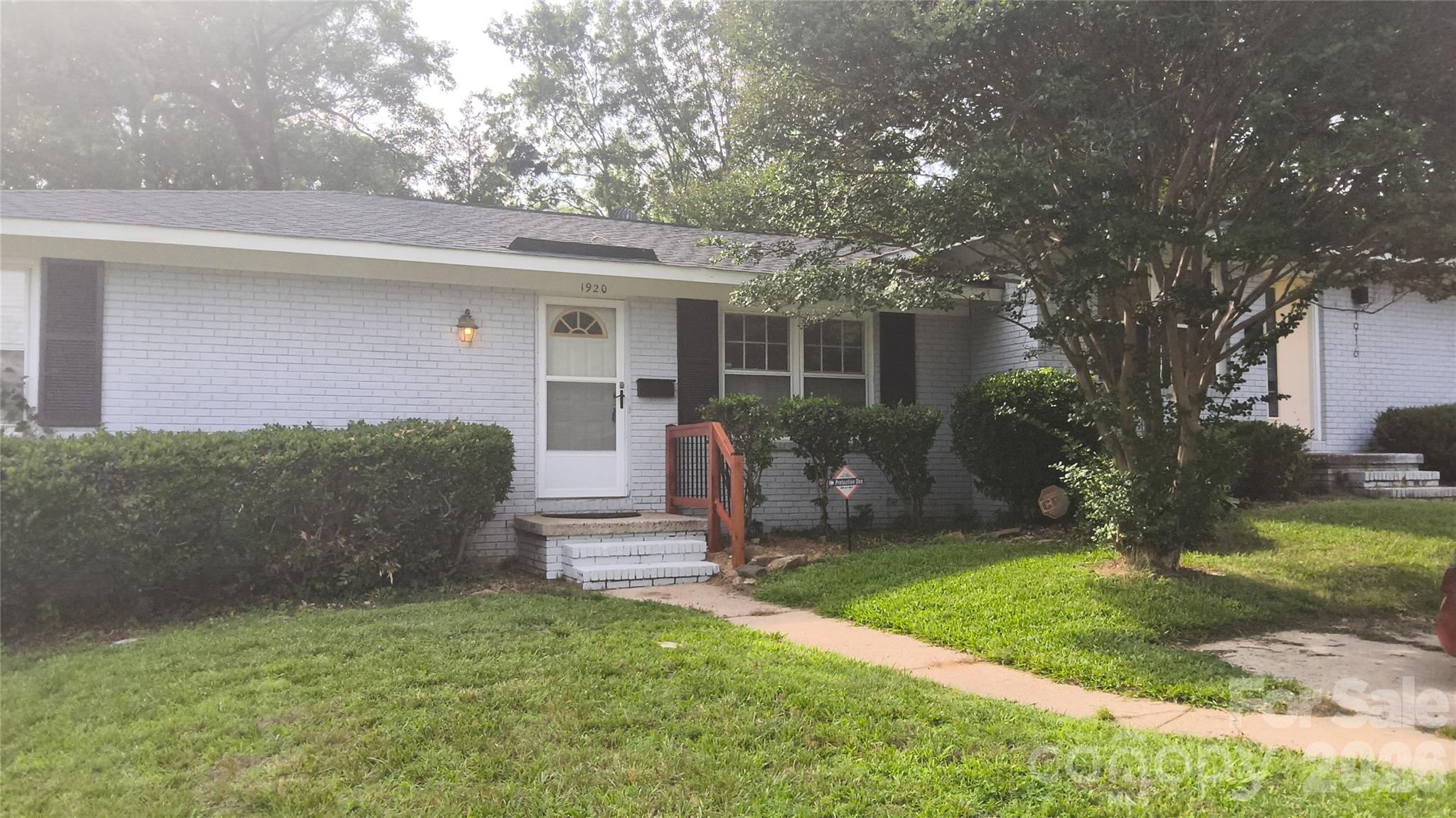 WELCOME HOME! THIS PROPERTY IS THE RIGHT ONE FOR YOU. THE LOCATION COULD NOT BE BETTER YOU CAN HAVE ALL EXCESS TO DOWNTOWN CHARLPTTE AND WALK TO NODA , WALK TO GROCERY STORE. WALK TO TRAIN OR USE PUBLIC TRANSPORTATION IT IS ALL CONVIENIENT TO THIS LOCATION.
THE PROPERTY IS ON A CORNER LOT GIVING YOU COMPLETE PRIVACY, THE BACK PATIO IS A GREAT PLACE FOR THAT MORNING CUP OF COFFEE. THE KITCHEN AND THE BATHROOM HAVE BEEN UPGRADED TO THE MAX , EVERYTHING AND I DO MEAN EVERYTHING IS NEW. THE STAINLESS STEEL APPLIANCE PACKAGE HAS THE NEW WARRANTY SEAL READY TO BE REMOVED AND USED. THE BATHROOM IS A EYE CATCHING SIGHT FOR YOU TO BE PROUD OF. WE ARE WAITING FOR YOU...........................
