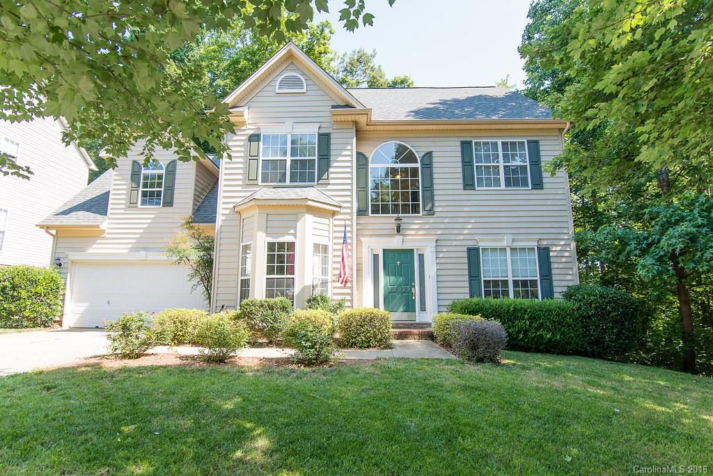 **BACK ON MARKET! Come and get it!**Hardwoods on main, open floorplan, breakfast nook, fireplace in great room, two story foyer, wainscoting in dining room, breakfast bar and island in kitchen, stainless steel appliances, gas range, custom tiled floor/kitchen, large deck for entertaining, fenced and private yard.