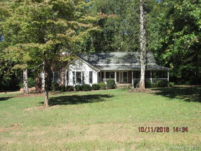 Brick home on wonderful corner lot with many hardwood trees. Close to schools and shopping. Split bedroom
plan. Huge master bath. Fantastic front wrap around front porch. Property must be listed on the MLS system a minimum of 8 days before any offer is negotiated or accepted.