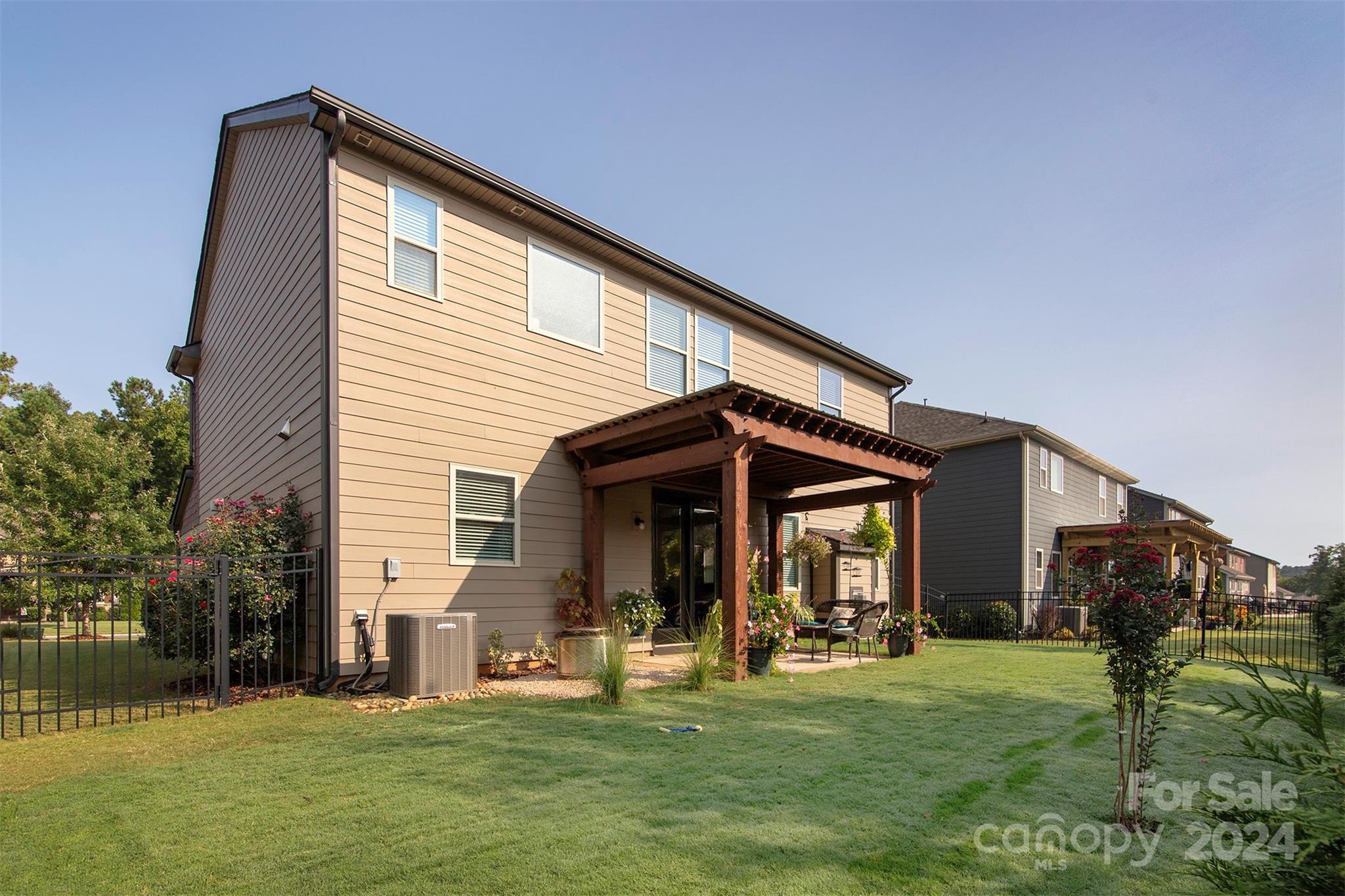 Lake Crest - Residential