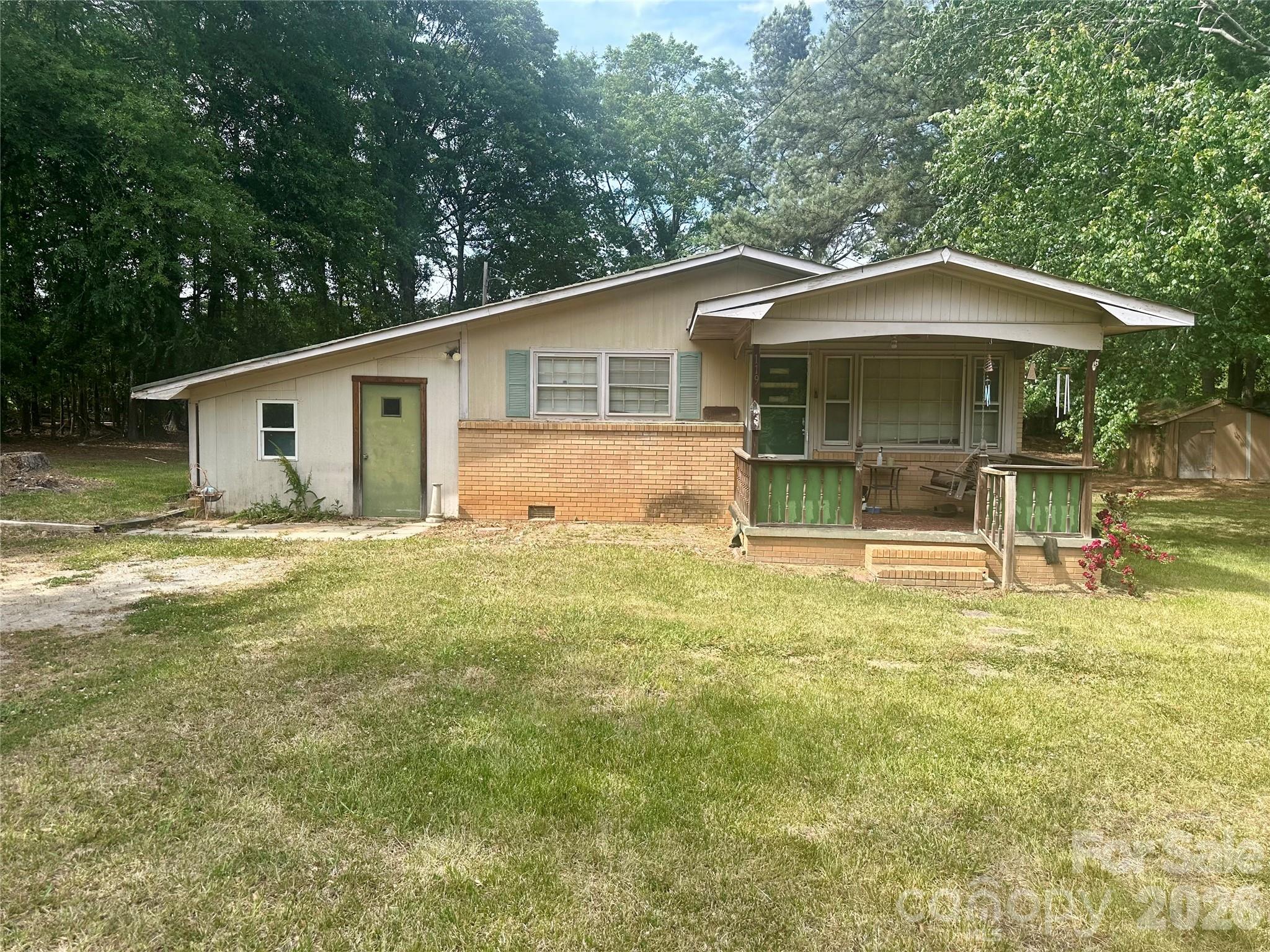 Tucked away on a private drive, this 3-bedroom, 1-bathroom home offers a unique opportunity to enjoy a peaceful country setting while remaining just minutes from Dallas. Situated on approximately 0.5 acres, the property provides privacy, space, and a quiet atmosphere that is hard to find at this price point.

The home features a functional layout and presents an excellent opportunity for those looking to renovate, invest, or create a personalized living space. With its desirable location and serene surroundings, this property is ideal as an investment opportunity or fixer-upper project.

Whether you're an investor or a buyer looking to bring your vision to life, this property offers strong potential in a convenient and growing area.