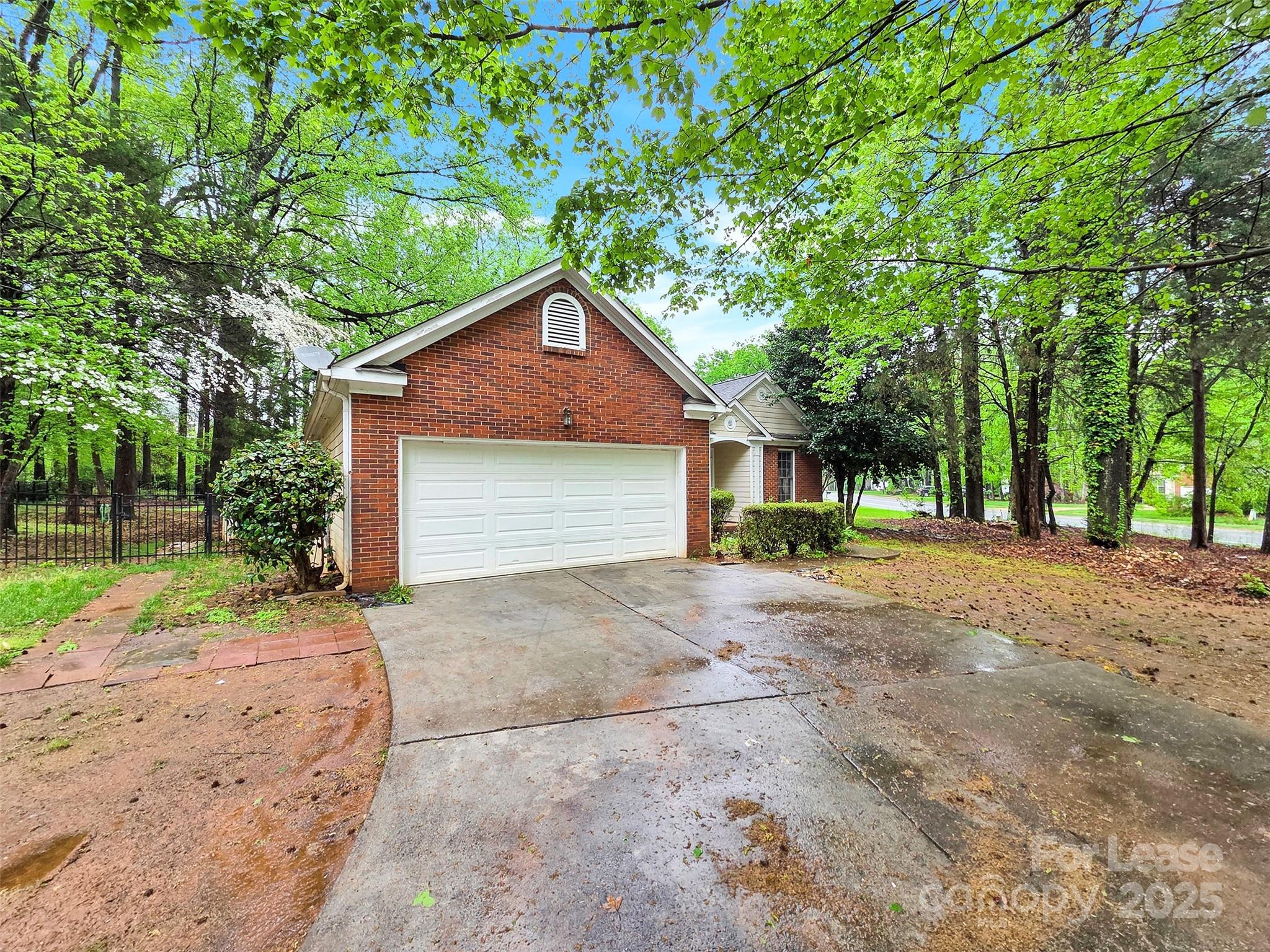 Beautifully renovate 3 bedrooms and 2 bathroom ranch house in Forest Pond neighborhood, master bathroom and second bathroom were tastily renovated 2 years ago, all new stainless steel appliance, granite countertop, entire house is covered by prefinished engineering floor, no carpet. The location can't beat, close to I-85, university area, Concord area, yet, it is just 15 minutes easy drive to downtown Charlotte. Hurry up before it is under contact!