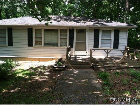 Great location and extra big lot with mature hardwood trees. Fixer-upper house with much potential. Easy walk to Lake Tomahawk. Zoning possibly allows another home on property depending on configuration.
