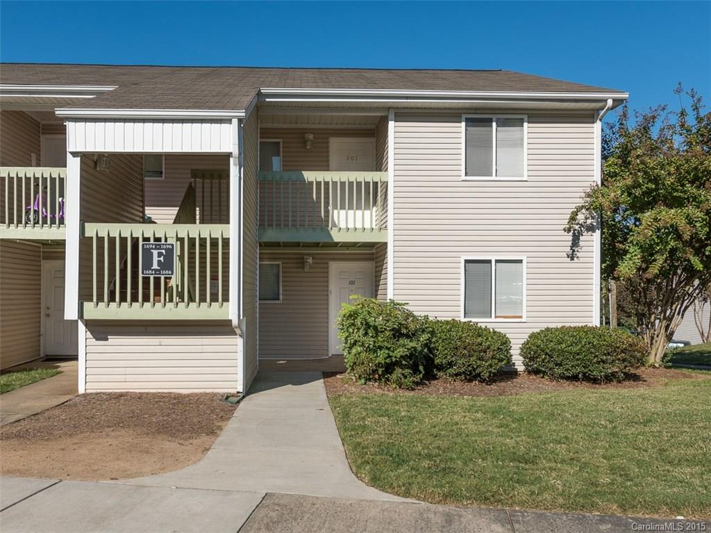 Beautiful & extremely well maintained condo located in Eagles Landing Complex! Nice open floor plan makes for easy indoor entertaining! 2 masters w/ own full baths! Living room/Dining room combo with laminate flooring and in close proximity to the kitchen! Kitchen contains breakfast bar for extra seating and counter space! Schedule to see it today as it won't last long!