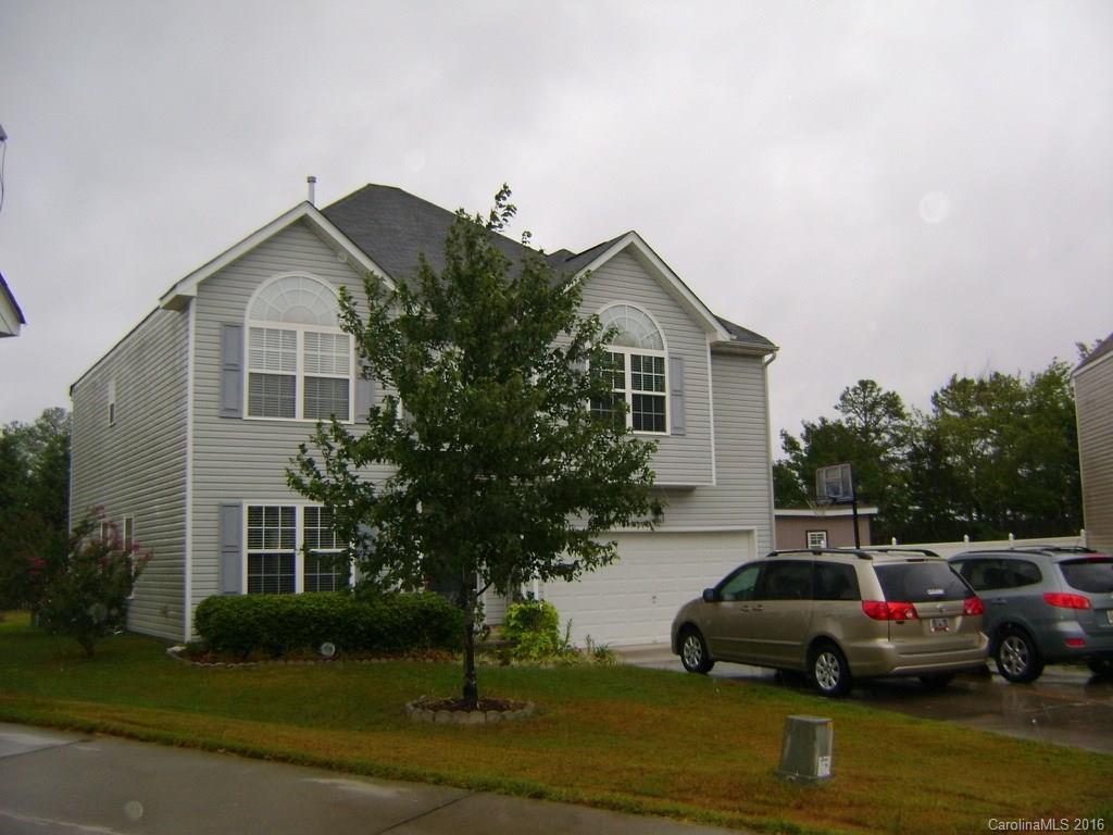 Beautiful home on cul-de-sac lot in NW Rock hill location. Tile and carpet. Open LR/DR. Sunken Den with Fireplace. Nice open kitchen with large eating area between Den and Kitchen. Patio. Double Attached Garage. Hurry!