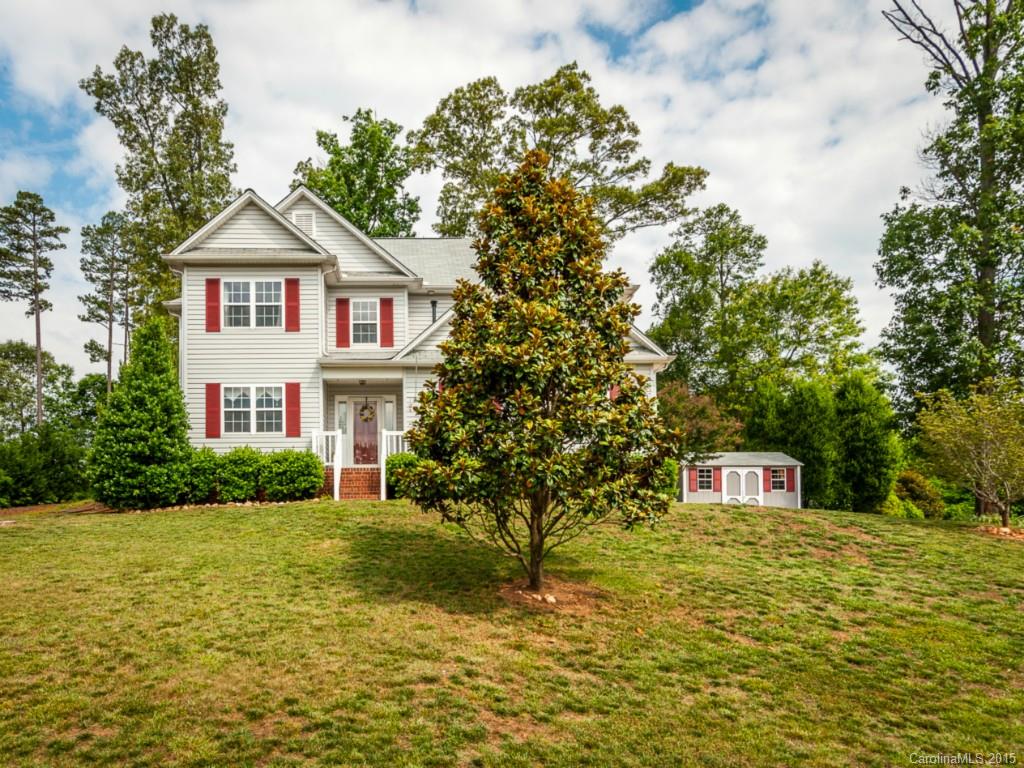 Beautiful 2 story home located on cul-de-sac lot in Deerfield! Home sits on almost a half acre & is surrounded by mature trees to create plenty of privacy! Relax & enjoy the views on the screened in porch! Kitchen contains brand new counters,  new hardwood flooring & has plenty of cabinet space for storage. Gas log fireplace in Great room w/  doors that lead onto the screened porch! Master contains trey ceilings w/ master bath that has dual sinks, tub & shower! Large bed/bonus. Come take a look!