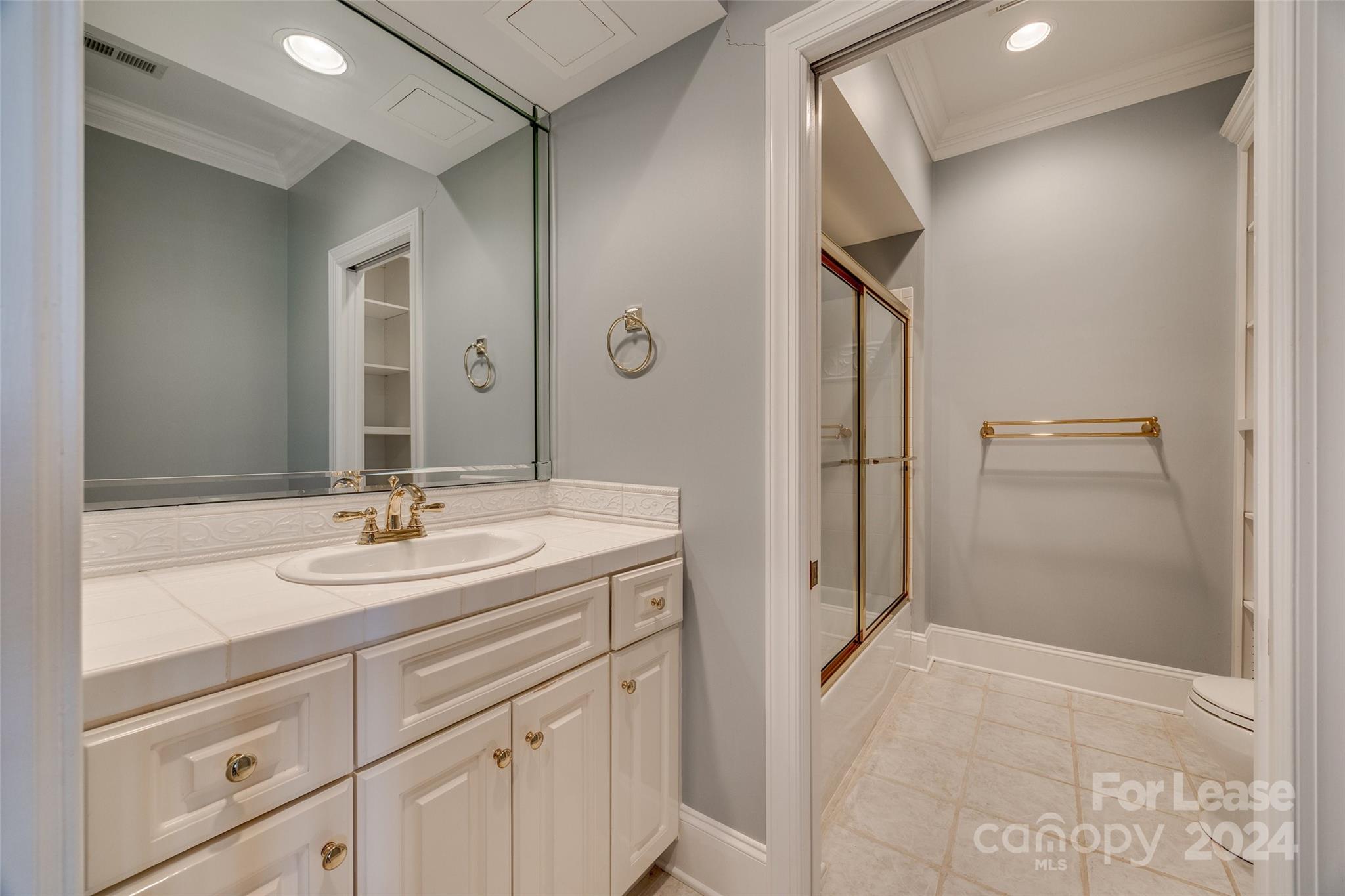 River Hills - Residential Lease