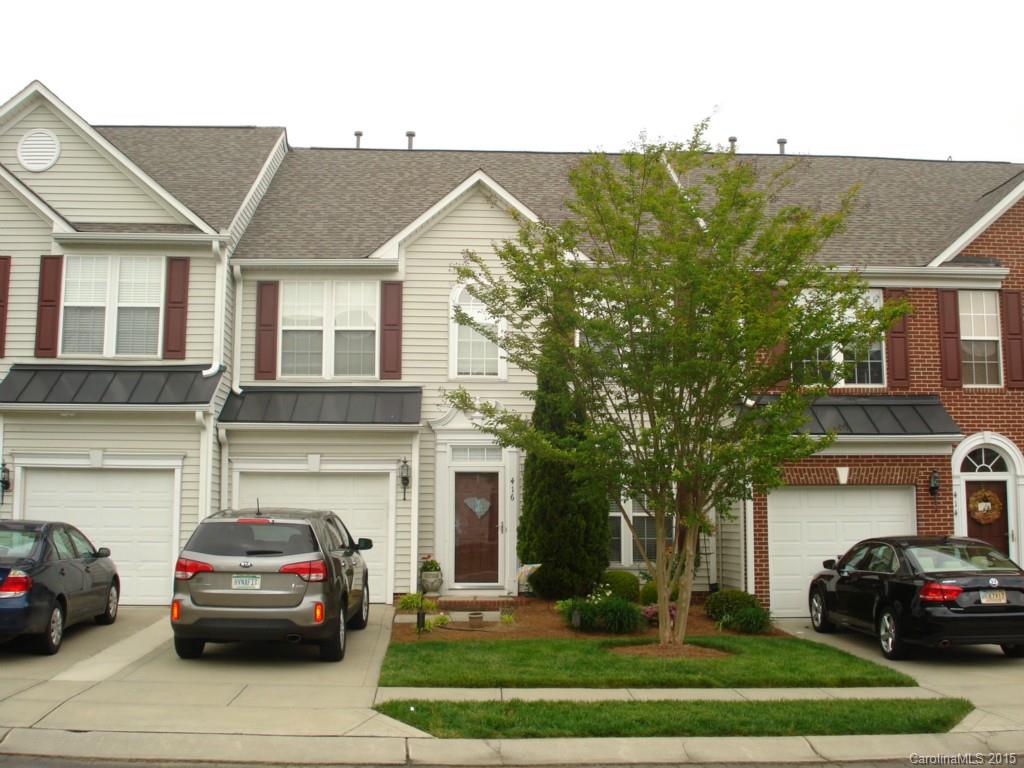 Beautiful 3 Bedroom 2.5 Bath in the desirable location of Autumn Cove, Lake Wylie.  Award winning school district.  The back yard is fenced in with pine bark, so you don't have to mow the lawn and you can enjoy your privacy!  The living room and den have wonderful laminate floors.  The pool is walking distance. LOW SC TAXES! WALKING DISTANCE to the new water park (scheduled to open summer 2016!!)
