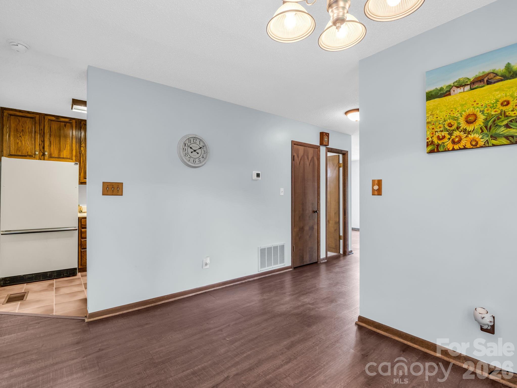 The Lynx Condominium - Residential