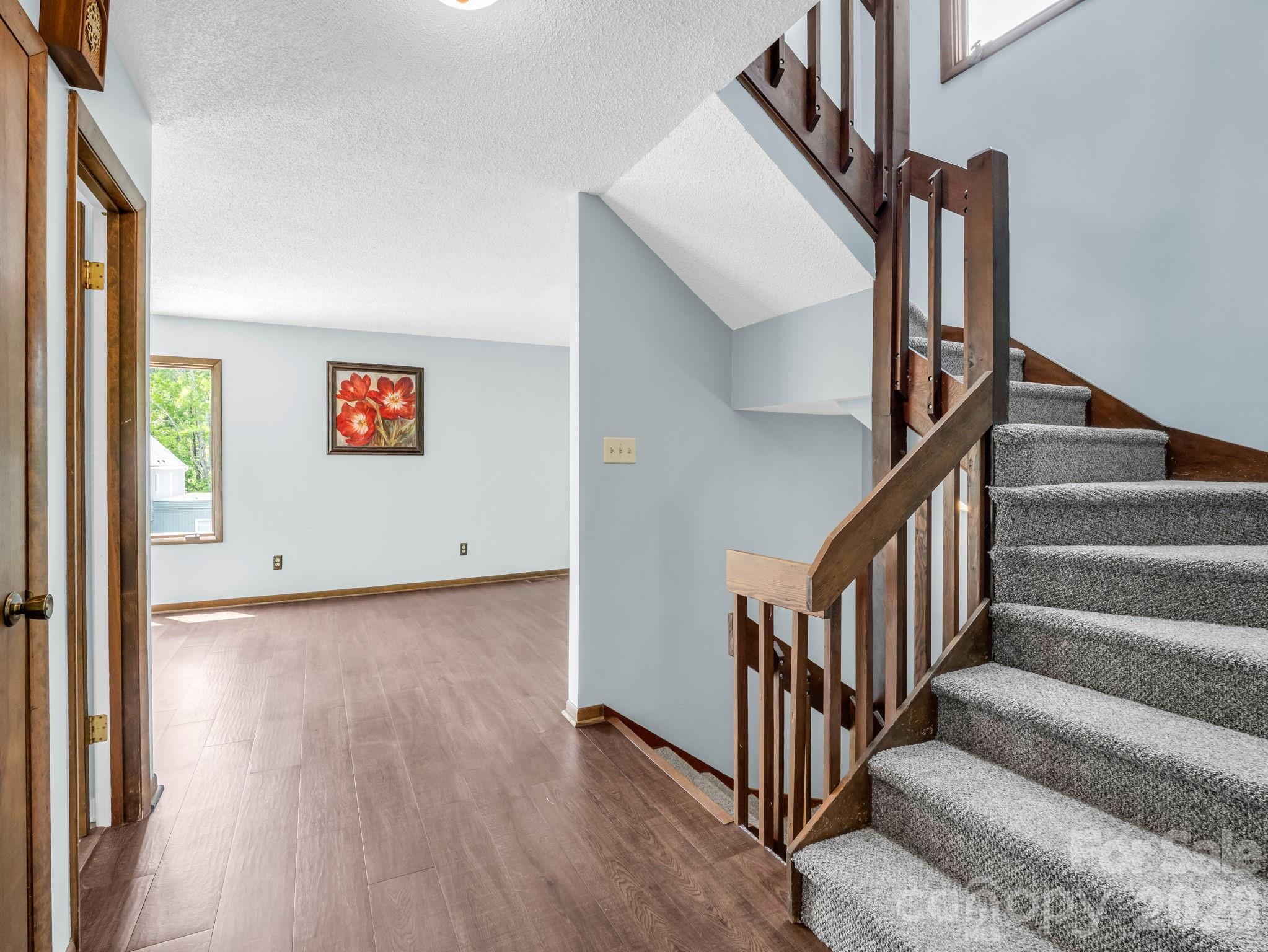 The Lynx Condominium - Residential