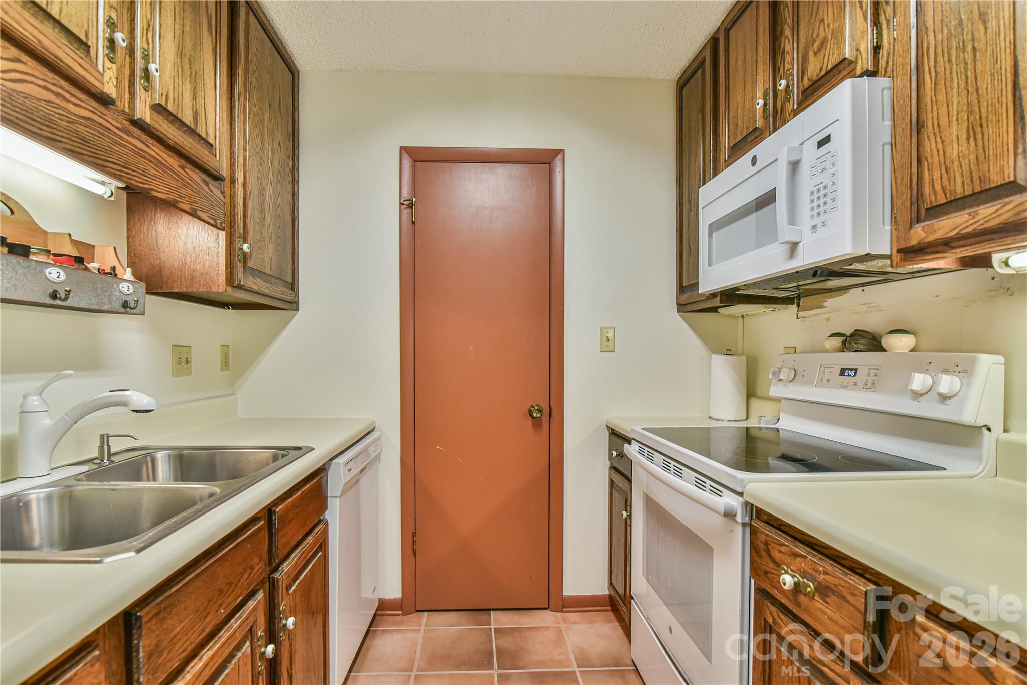 The Lynx Condominium - Residential