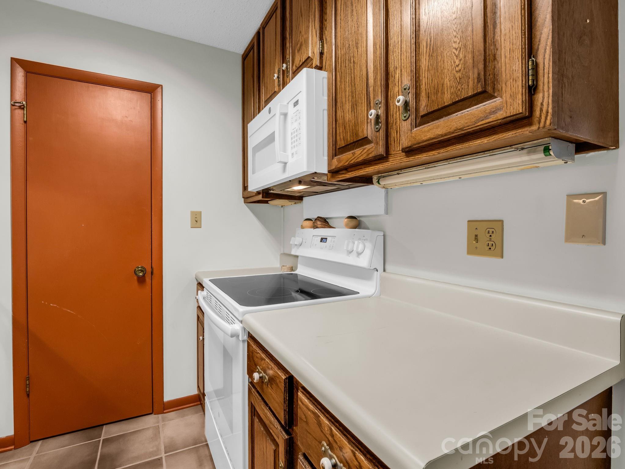 The Lynx Condominium - Residential