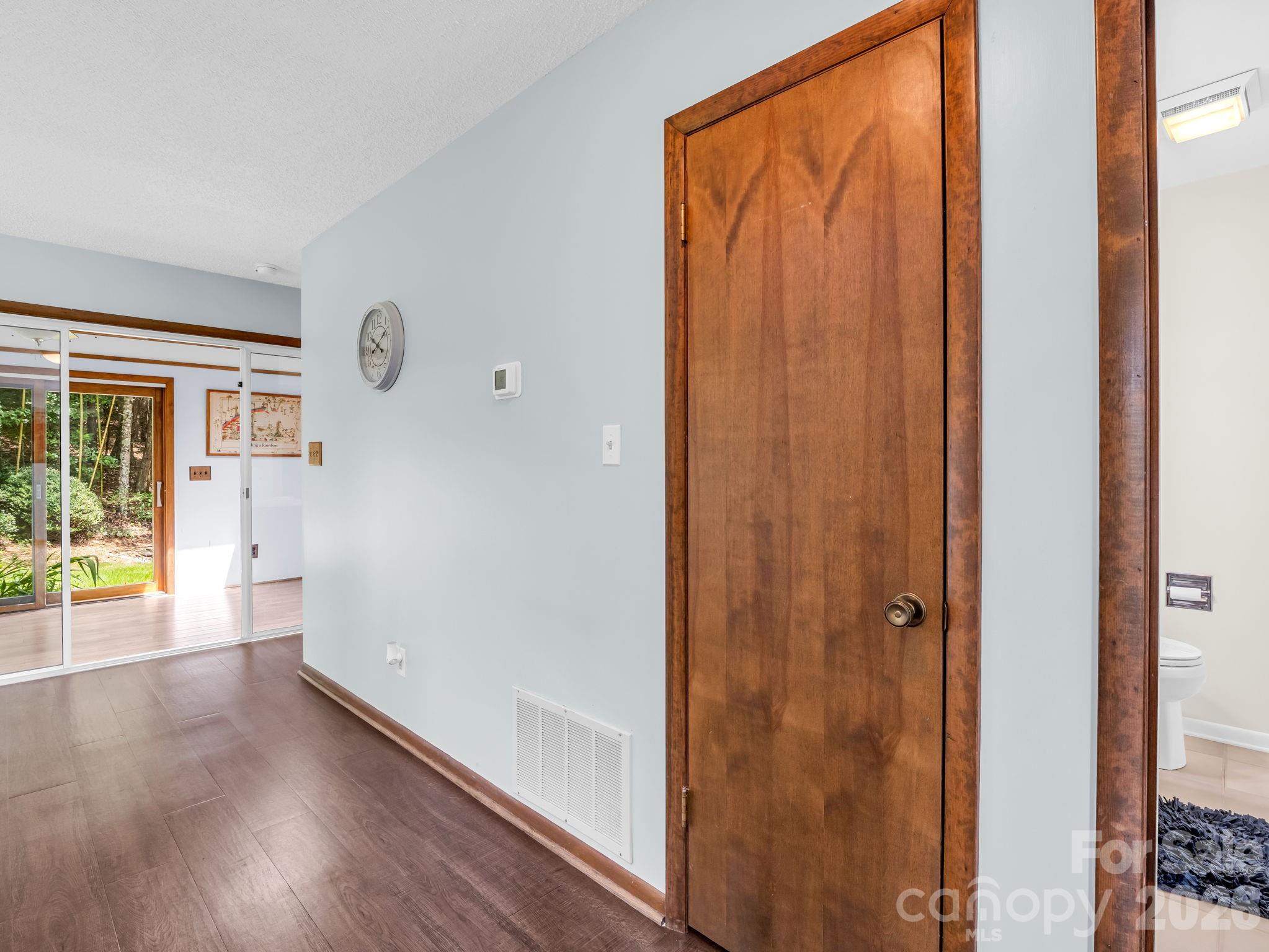 The Lynx Condominium - Residential