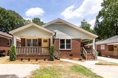 1708-A Club Road, Charlotte NC 28205 
MOVE IN SPECIAL" $200 OFF THE FIRST 3 MONTHS! MOVE IN WITH A RATE OF $1475 FOR THE FIRST 3 MONTHS, THEN RETURN TO REGULAR RATE OF $1675

Stunning Duplex located in sought-after Plaza Midwood Neighborhood, convenient to shopping, dining, entertainment, Villa Heights, NoDa, and Uptown. This unique Duplex has 2 bedrooms, 1 full bathroom, and a stunning curb appeal ready to catch your eye. 

This unit features the following:
 • Beautiful Hardwood Floors 
 • Spacious Living Room, Great for entertaining loved ones. 
 • Updated Bathroom! 
 * Beautifully kitchen with appliances included for your comfort, 
 * Granite countertops, Custom cabinets with tons of storage space. Definitely, a cooks dream 
 • Central Air 
*Updated washer & Dryer Connections
 • Enjoy cool summer nights sitting on your very own Front Porch. 
*Parking located in front of 1708-B gravel 
 • Updated eye-catching exterior!