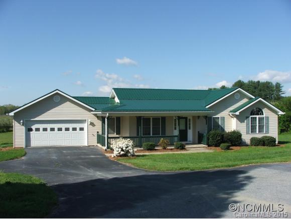 An amazing home minutes from all Hendersonville has to offer. A cul-de-sac property, immaculately maintained with open floor plan. Surrounded by grape vineyards and orchards with long-range mountain views and a great location make this property deserving of top billing on your search list. Welcome home!