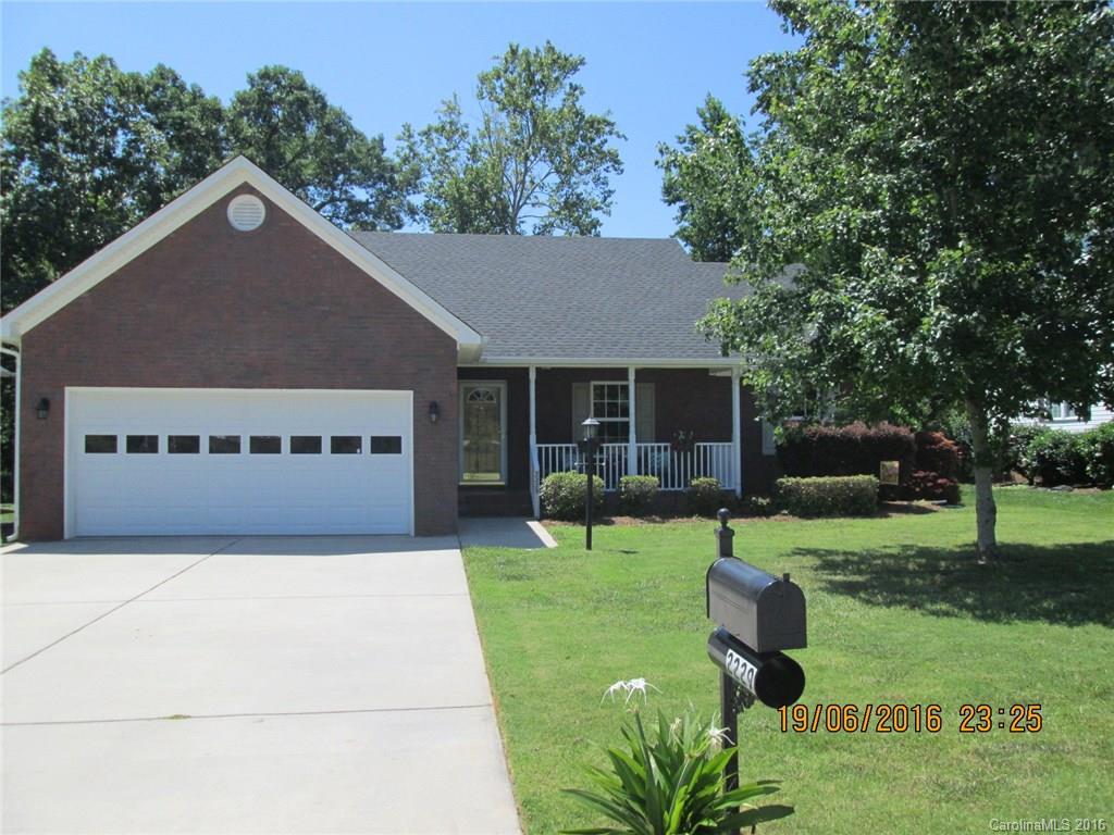 Intimate & desirable subdivision. Open floor plan, Great room with vaulted ceiling & fireplace. Dining area off great room. Breakfast bar & eat-in kitchen. Master bedroom has trey ceiling. You'll enjoy living here. New carpeting and interior living areas & 2 bedrooms painted.