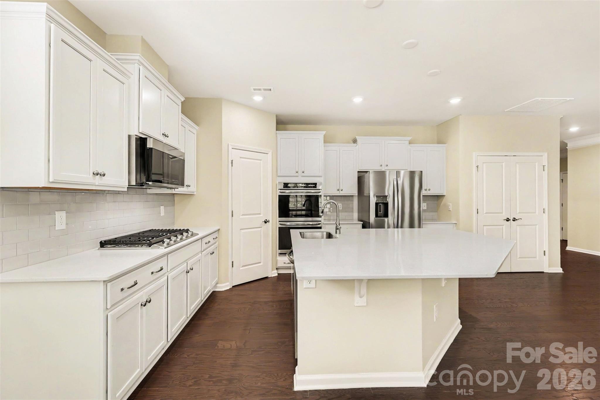 Imagery On Mtn Island - Residential