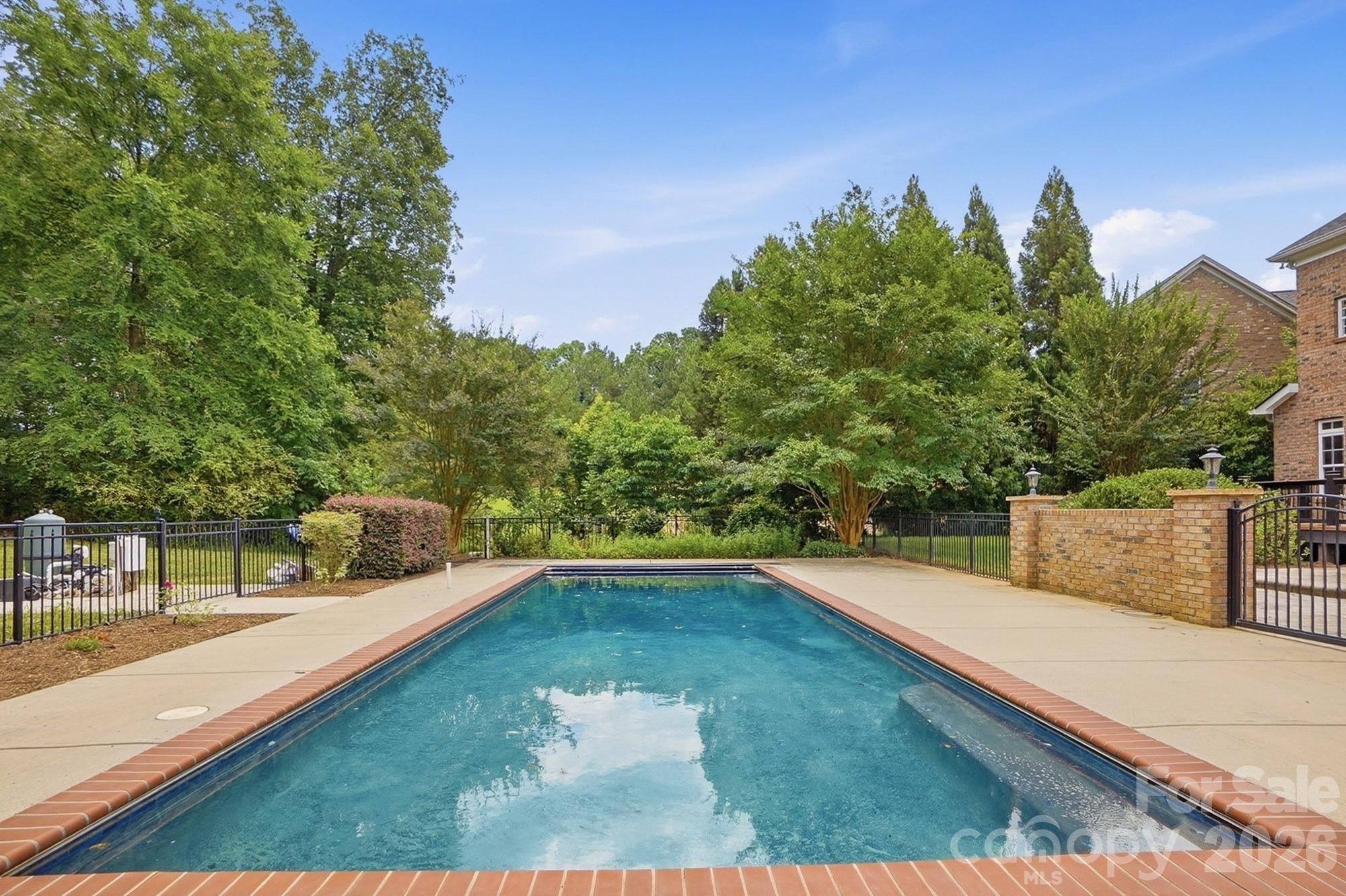 Hollister - Residential
