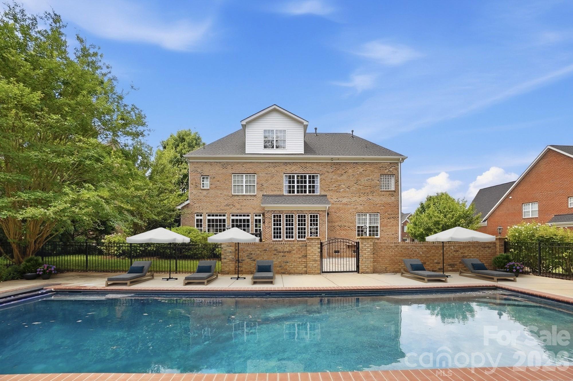 Hollister - Residential
