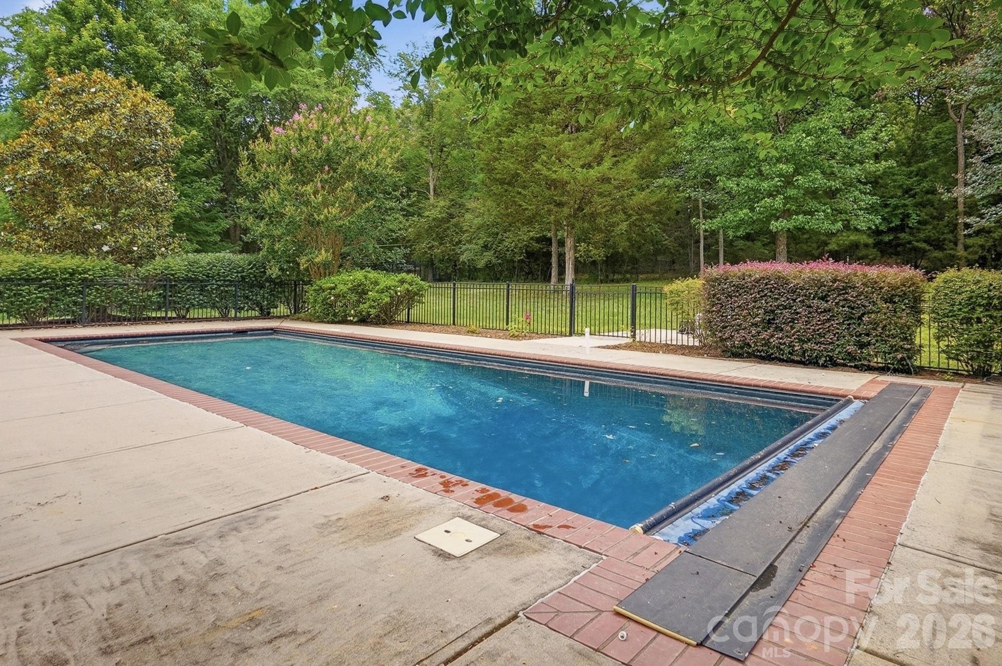 Hollister - Residential