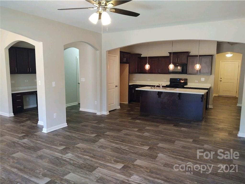 Newport Lakes - Residential