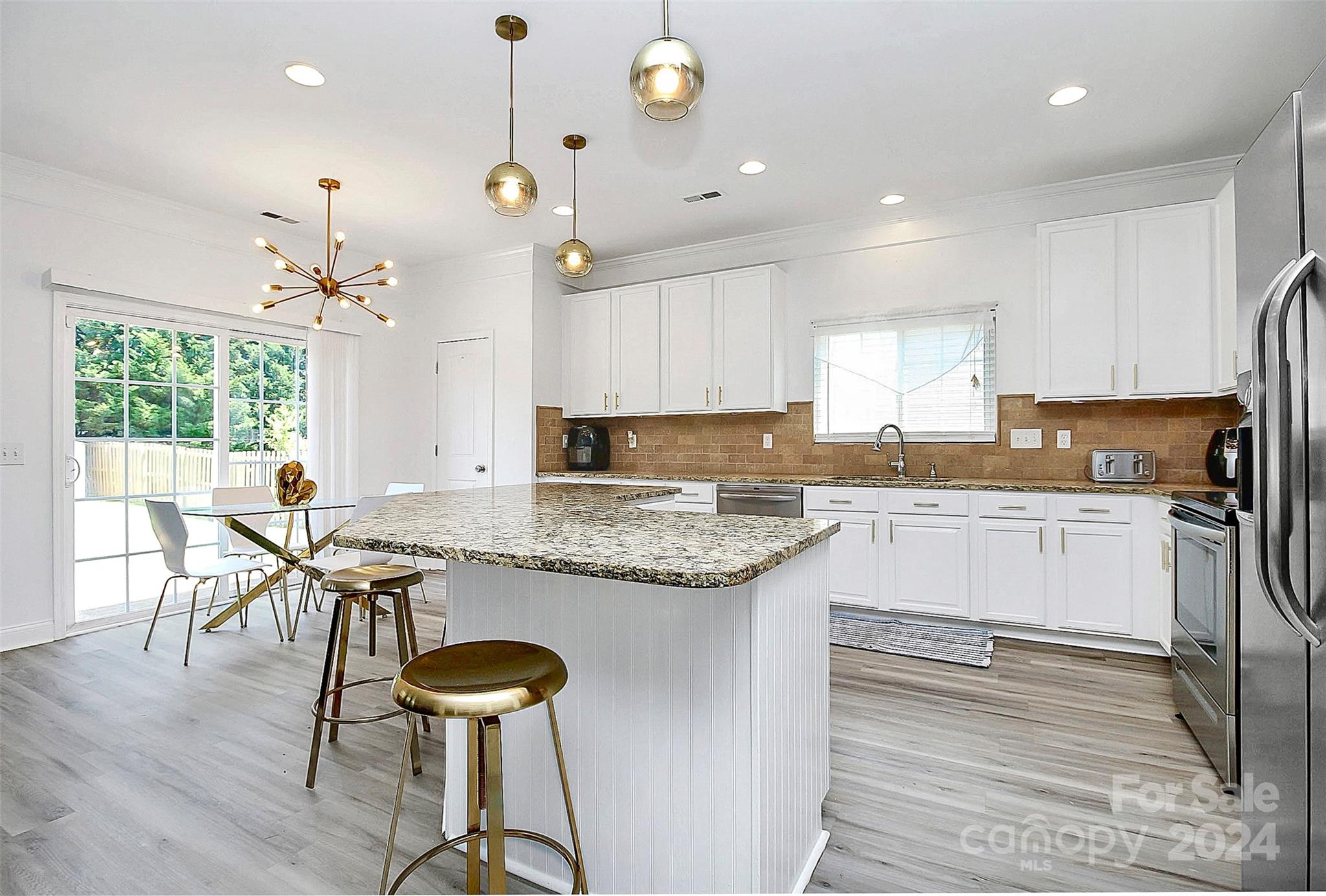 Hamilton Lakes - Residential