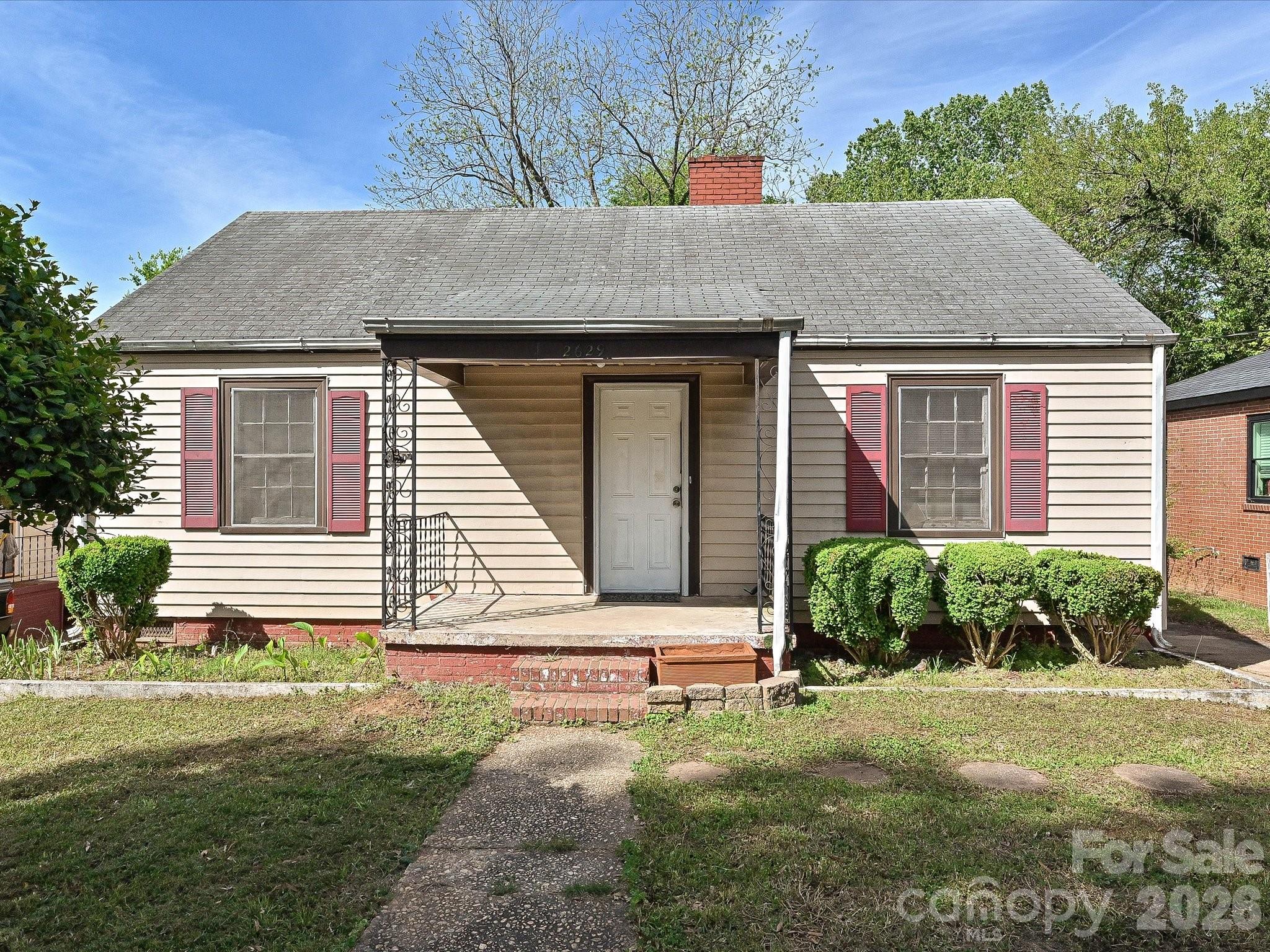 Prime investor opportunity for under 300K in one of Charlotte’s rapidly transforming west-side corridors, Enderly Park, just minutes from Uptown Charlotte. Located in a high-growth pocket surrounded by new construction and ongoing redevelopment, this property offers exceptional potential for a renovation/rebuild or flip.
With some vision and renovation, this property offers excellent resale or rental income potential. With close proximity to Uptown, major roadways, and continued neighborhood revitalization, this property is ideal for investment and to capitalize on Charlotte’s expanding urban footprint.
Property is being sold as-is , cash financing, and will require a renovation. Incredible opportunity to secure a foothold in a hot, appreciating neighborhood with strong comparable new construction supporting future value.
Don’t miss this chance to invest in a prime location with significant growth potential!