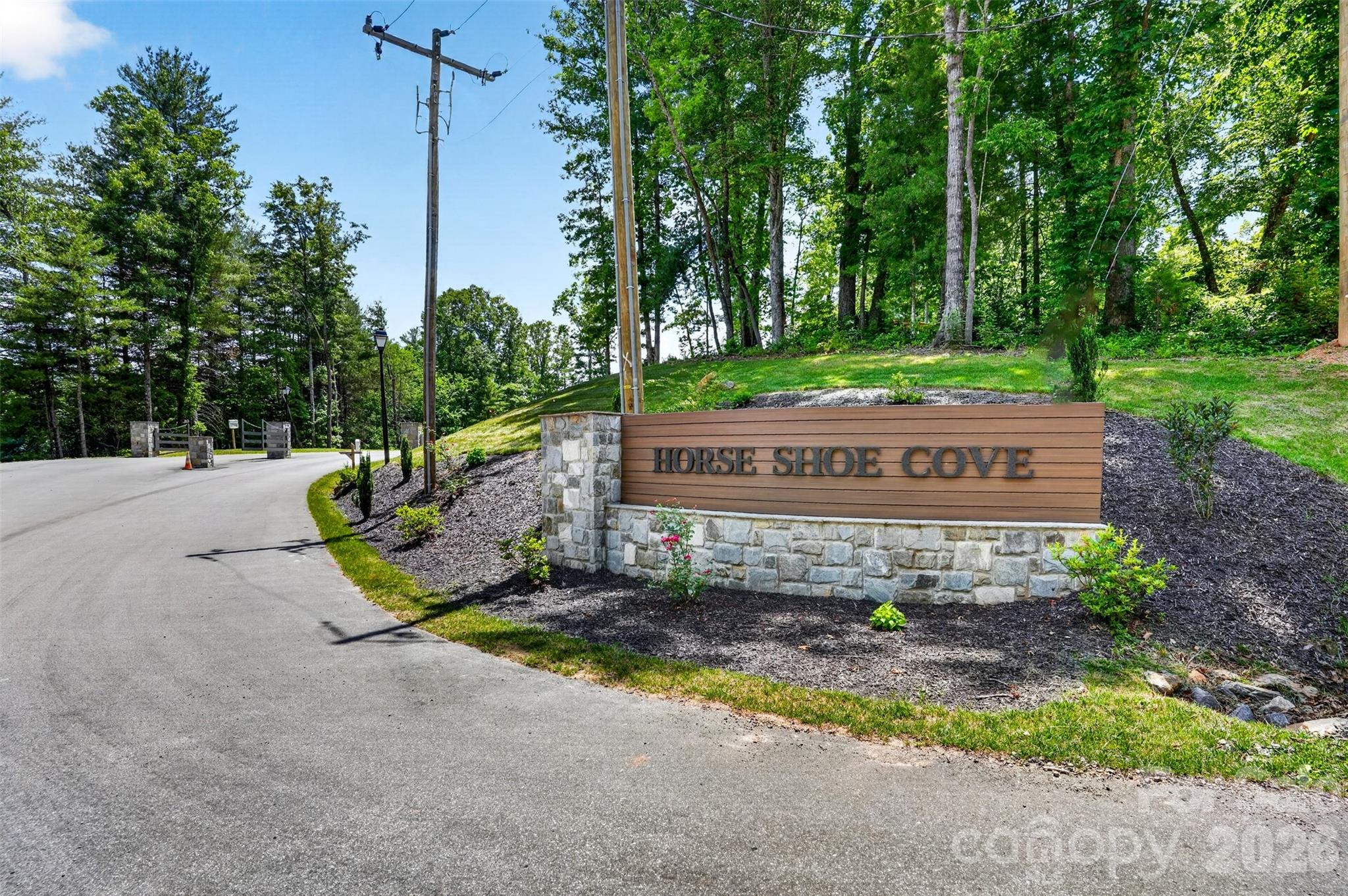Horse Shoe Cove - Residential