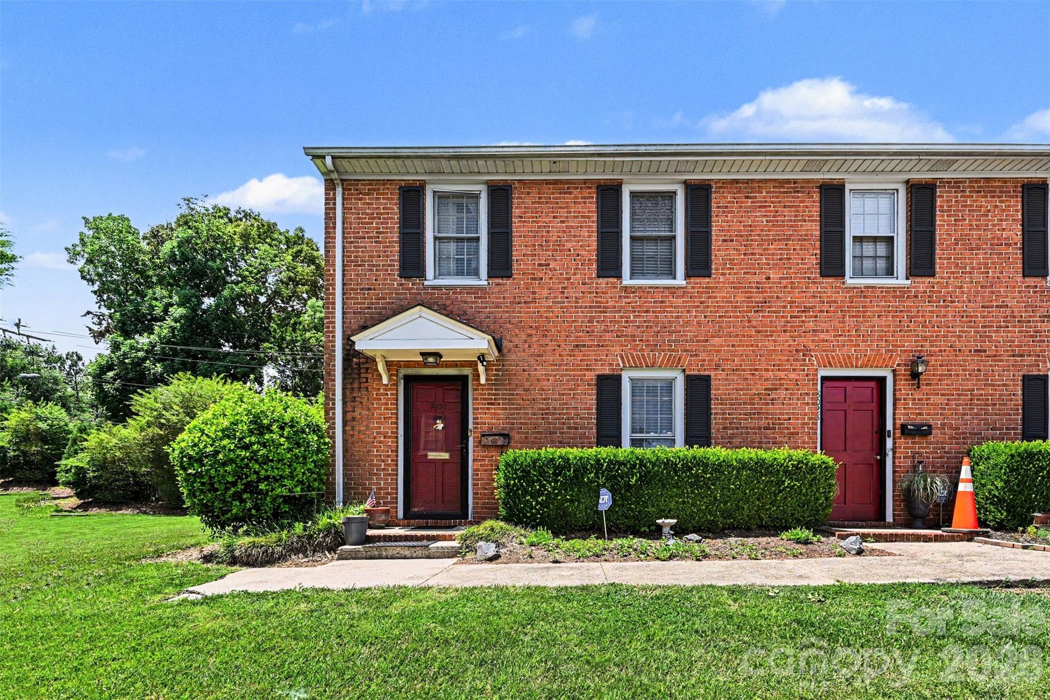 End unit Townhome for sale. This home is ready for a buyer that wants to update it & make it their own personal touch or an investor looking for a property to remodel. Rentals allowed. 2 bedroom, 1.5 bathrooms. Great floorplan downstairs for entertainment. The property includes a fenced back patio and small yard. HVAC installed in 2022, roof 2018, Two assigned parking spots come with the unit. Community amenities include a swimming pool, fitness center, and clubhouse. The HOA covers essentials including roof, water, and sewer. Washer & dryer convey. Great location near shopping, minutes to Uptown, restaurants and Southpark mall.
Seller is not making updates, and the property is being sold as-is.