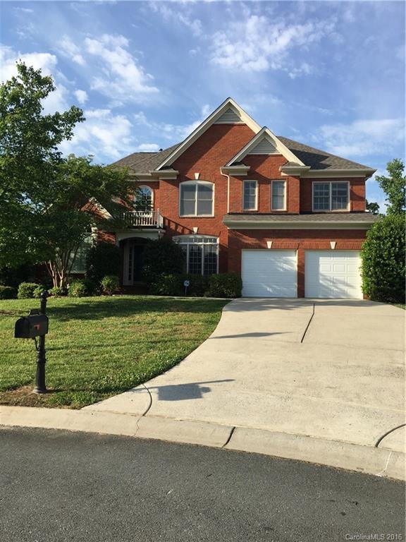 Amazing space! Brand new carpet and fresh paint await you with this cul-de-sac, open floor plan. Enjoy the South Carolina side of Bridgehampton, but be close to Charlotte amenities. Bridgehampton is a sidewalk lined neighborhood with amenities and conveniences of Ballantyne and Blakeney. Must see to appreciate.