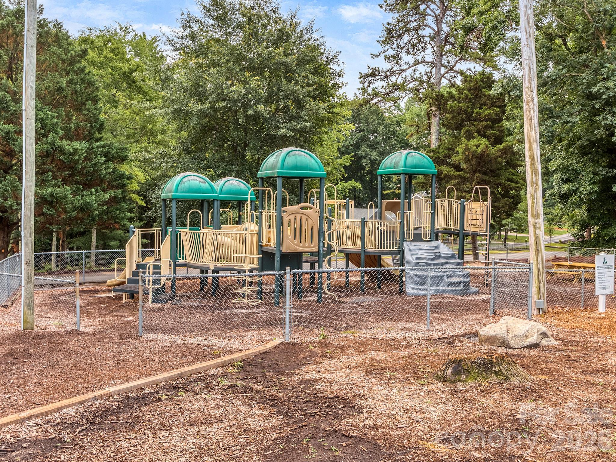 Tega Cay - Residential